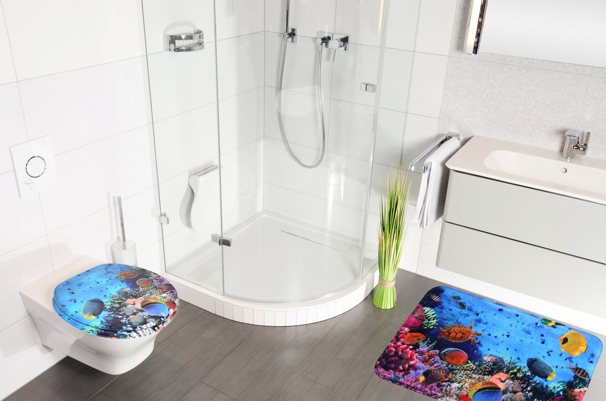 Sanilo Set d'accessoires de salle de bain »Ocean« bestehend aus WC-Sitz, Badteppich, Stöpsel, Seifenspender, WC-Bürste