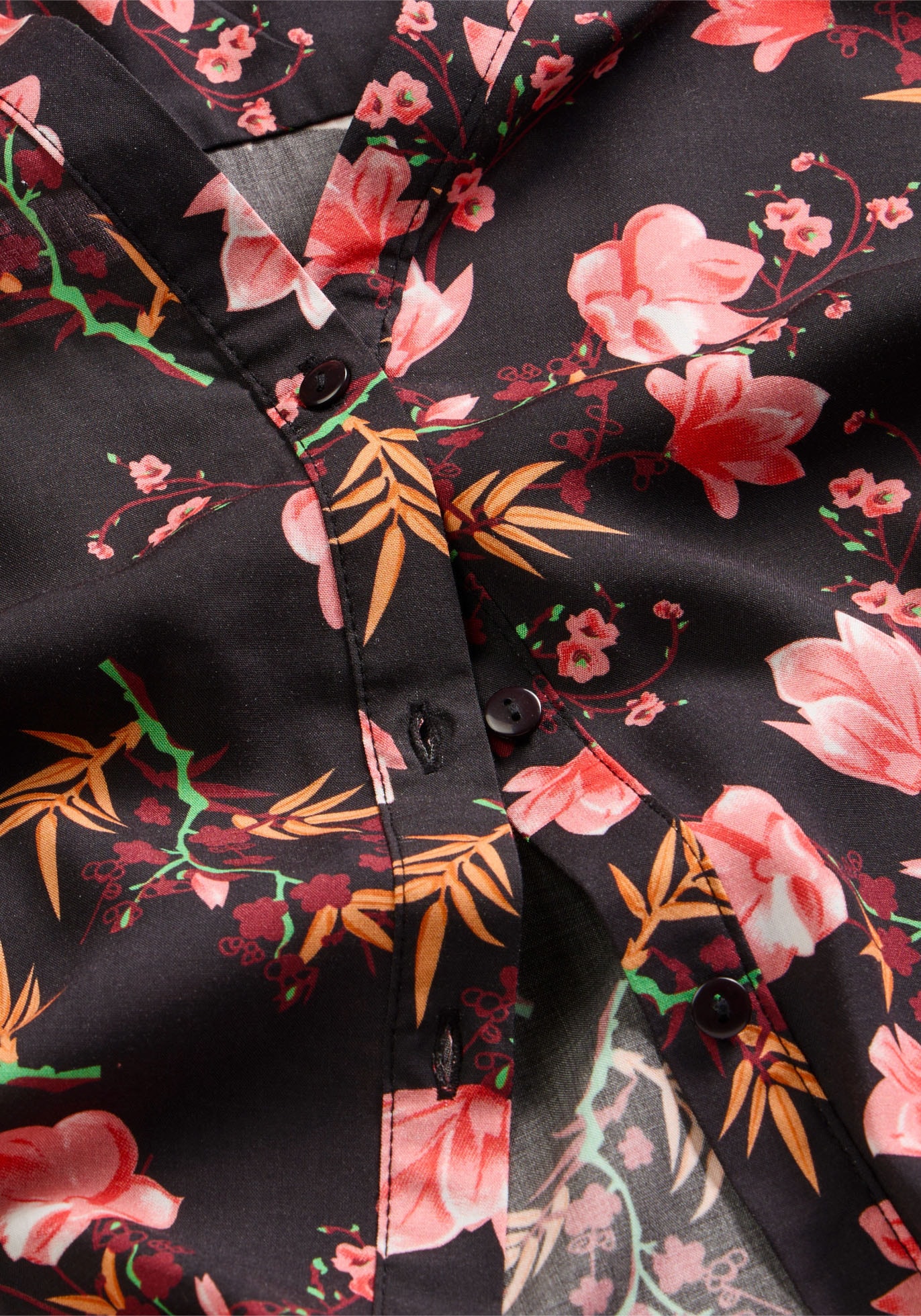 bonprix Blouse à manches courtes Regular Fit, für Businessmode, aus Viskose, feminin gestaltet
