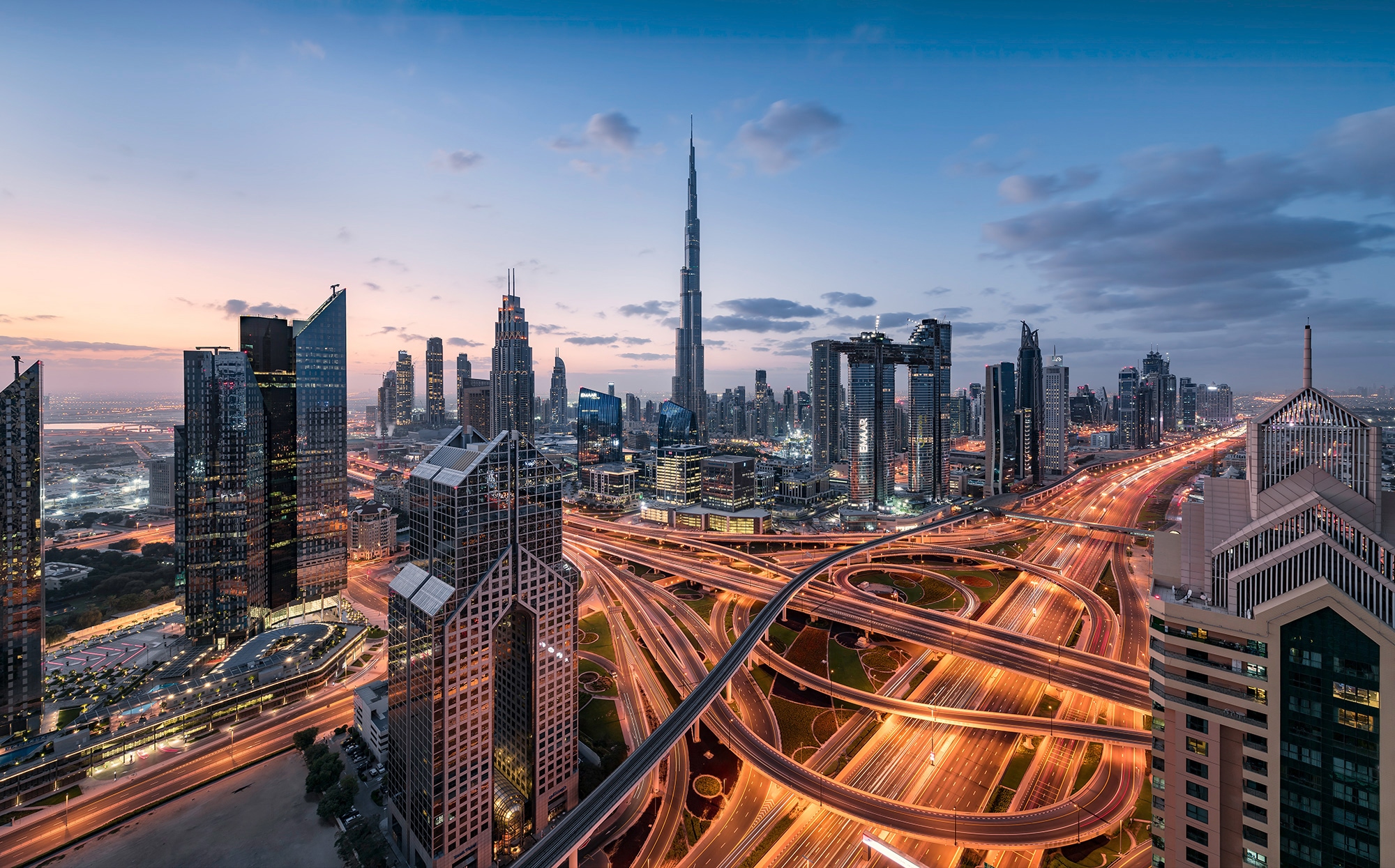 Image of Komar Vliestapete "Digitaldruck Vlies - Lights of Dubai - Grösse 450 x 280 cm" bedruckt glatt Wohnzimmer, Schlafzimmer