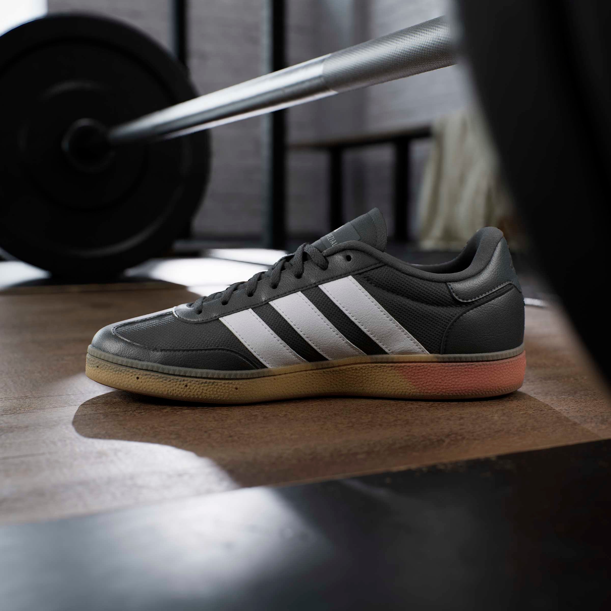 adidas Performance Chaussure d'entraînement »SPEZIAL«  particulièrement adapté pour la salle de sport et le fitness