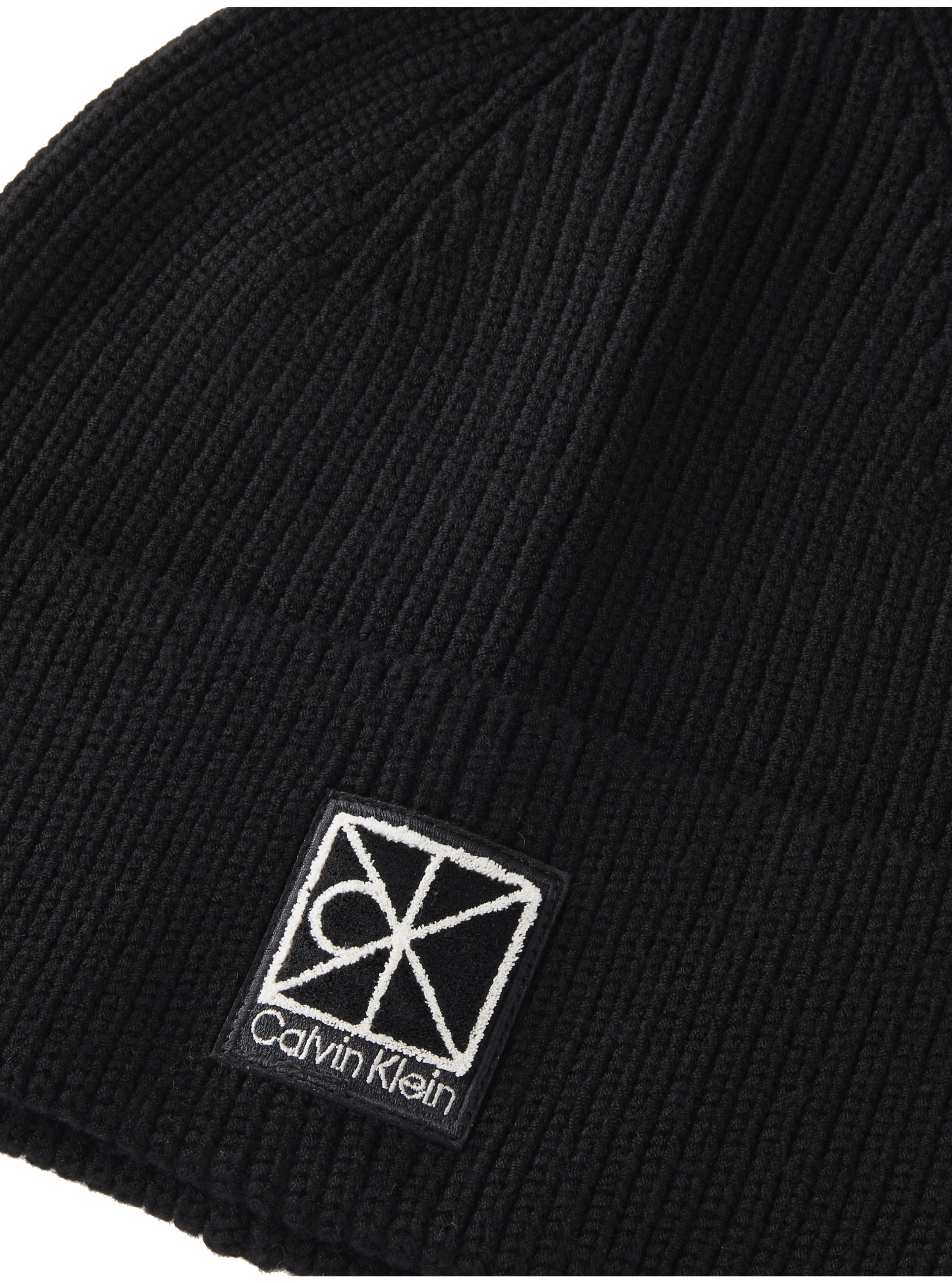 Calvin Klein Bonnet »EMBLEM SQUARE RIB BEANIE« coupe régulière avec logo de la marque