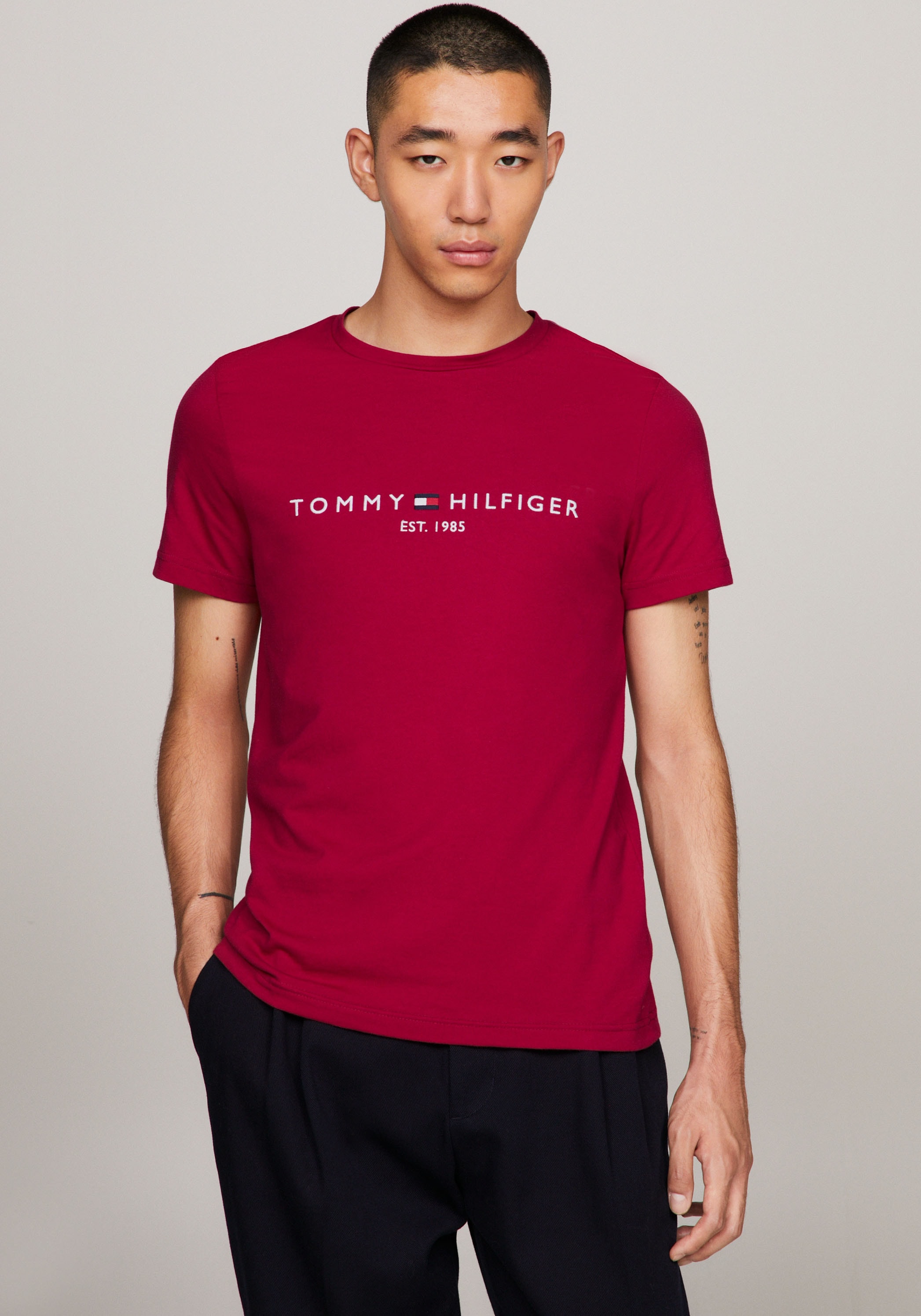 T-Shirt »TOMMY LOGO TEE«, aus reiner, nachhaltiger Baumwolle