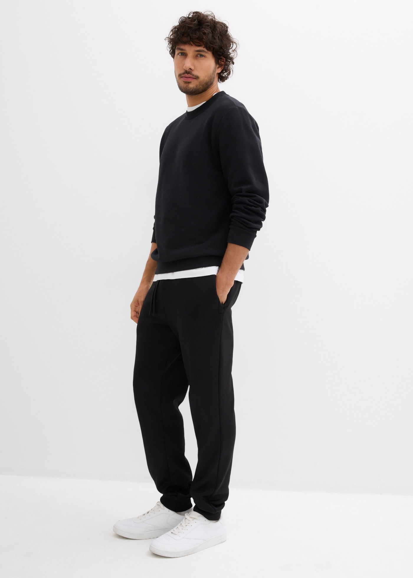 bonprix Pantalon de jogging  avec fonction thermo, coupe régulière, style décontracté