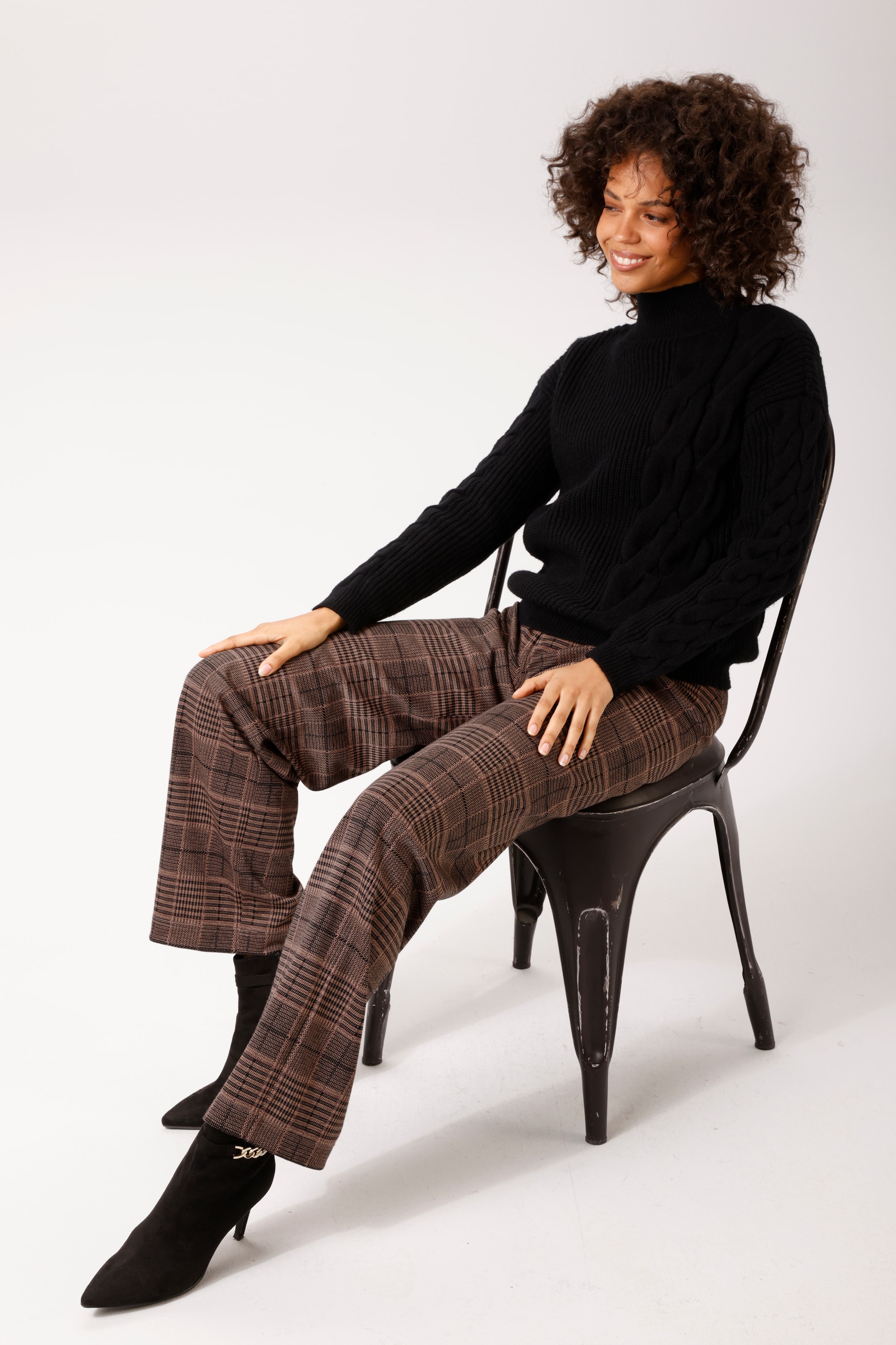 Aniston CASUAL Pantalon à enfiler  dans un motif carreaux harmonieux en couleurs - NOUVELLE COLLECTION
