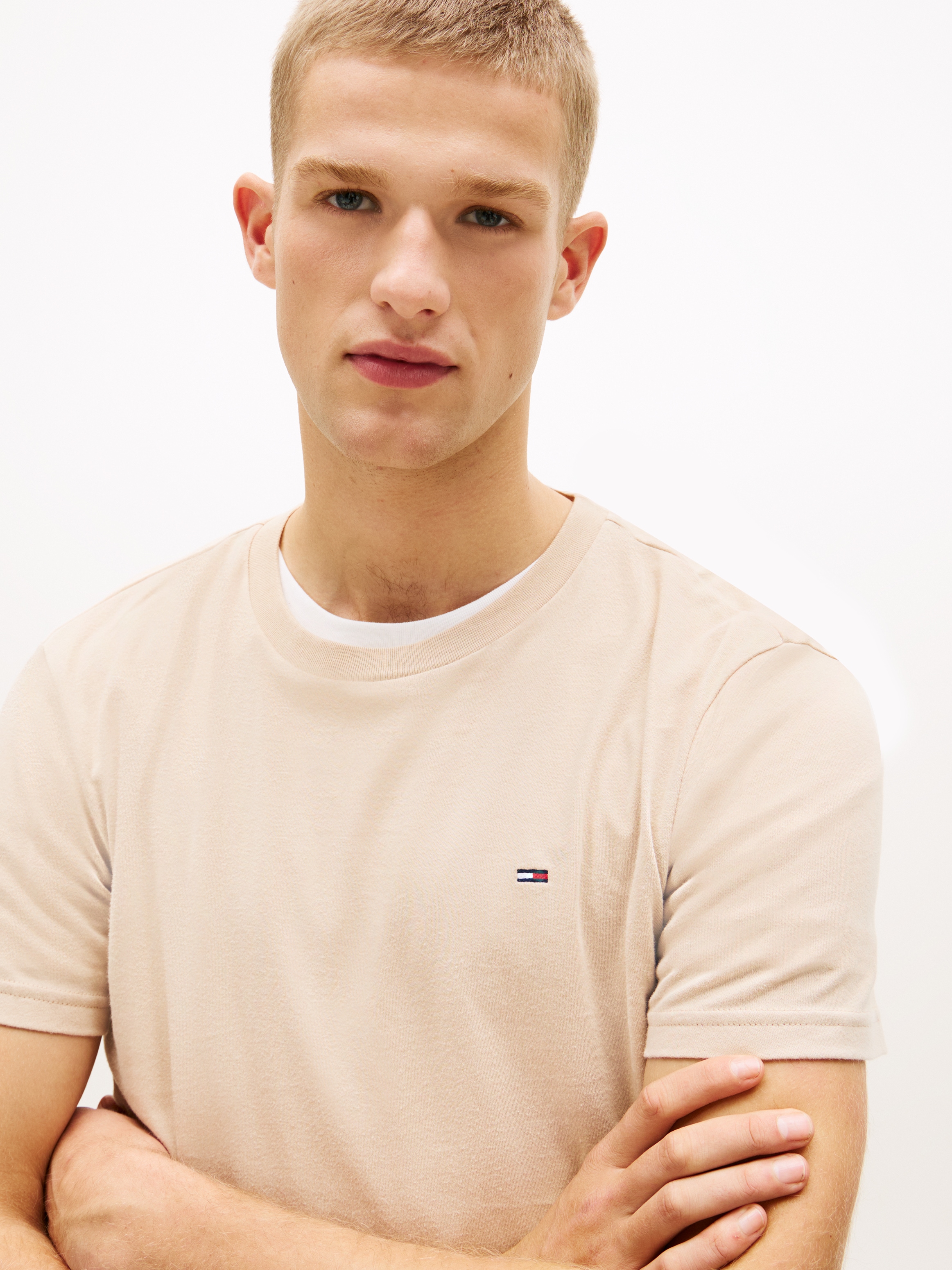 Tommy Jeans Shirt à col rond »TJM XSLIM 2PACK JERSEY TEE EXT« Paquet, pack de 2,  broderie logo, lot de 2