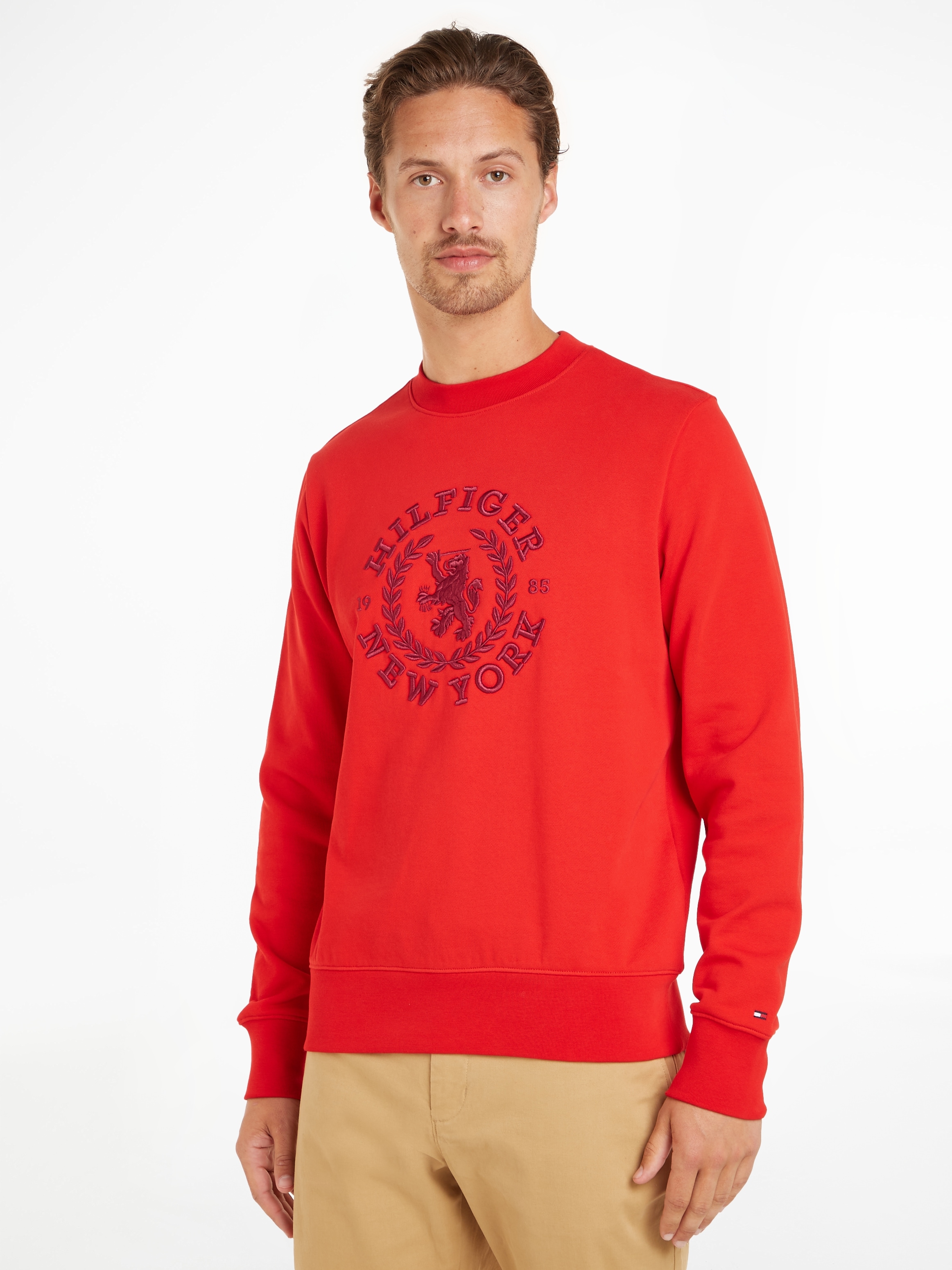 Tommy Hilfiger Sweatshirt »BIG ICON CREST SWEATSHIRT«, mit grossem Logo auf der Brust