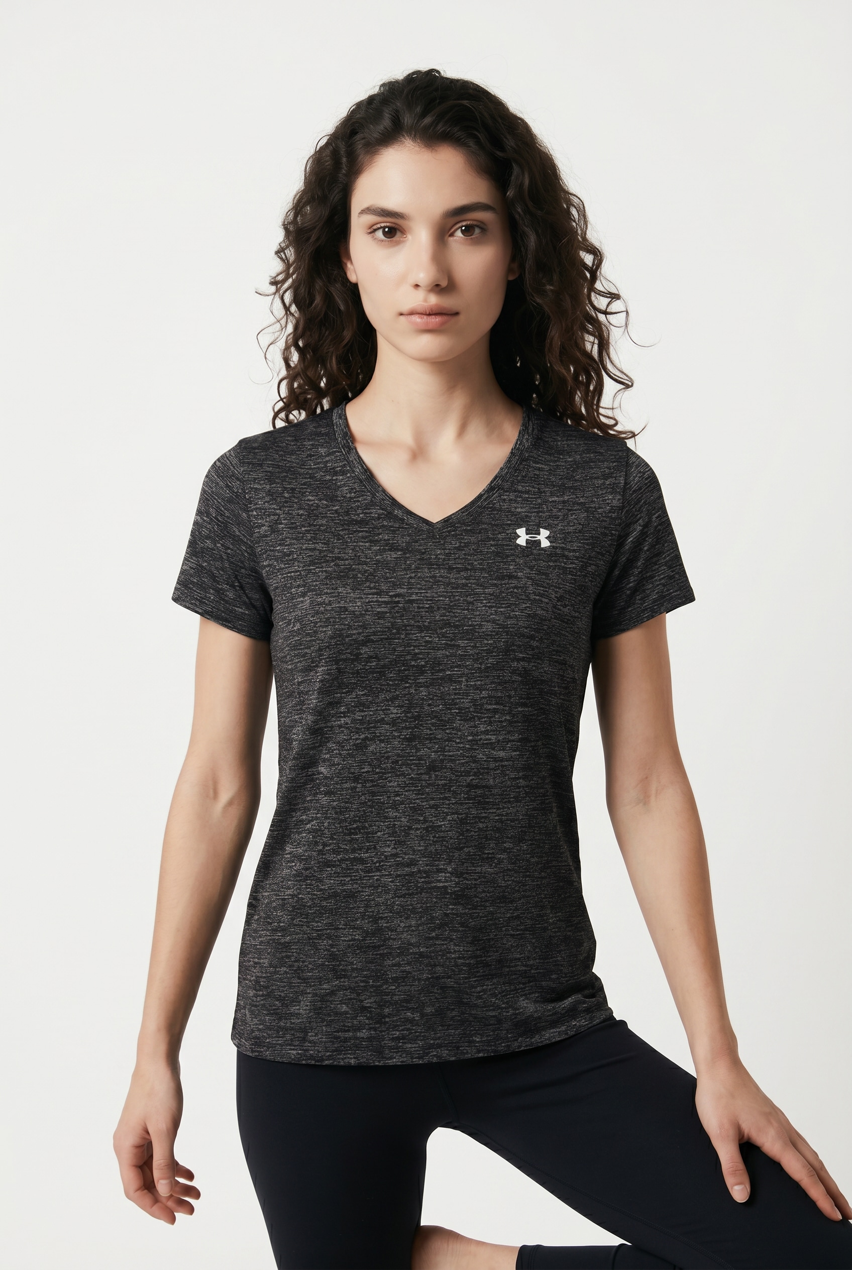 Under Armour® T-shirt d'entraînement »TECH SSV- TWIST« avec encolure en V, design manches courtes, séchage rapide, respirant