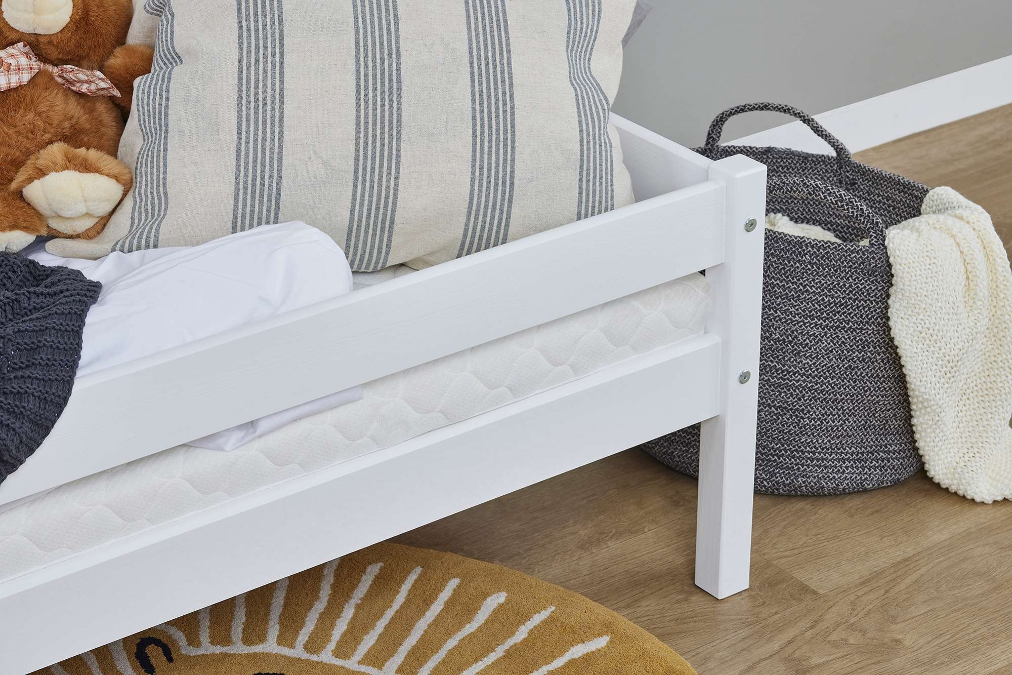 Lüttenhütt Jugendbett »ECO One«, Kinderbett mit Rausfallschutz und Leiter, 3 Farben/Matratze wählbar