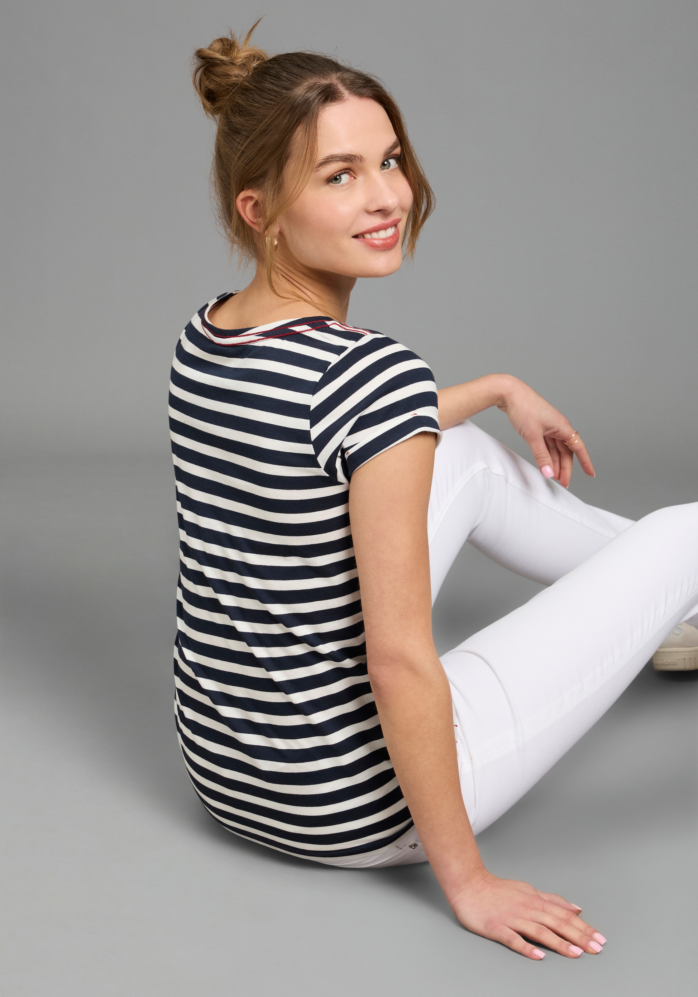 KangaROOS T-shirt imprimé Kurzarm,  figurbetonter Schnitt,  mit Metallic-Print