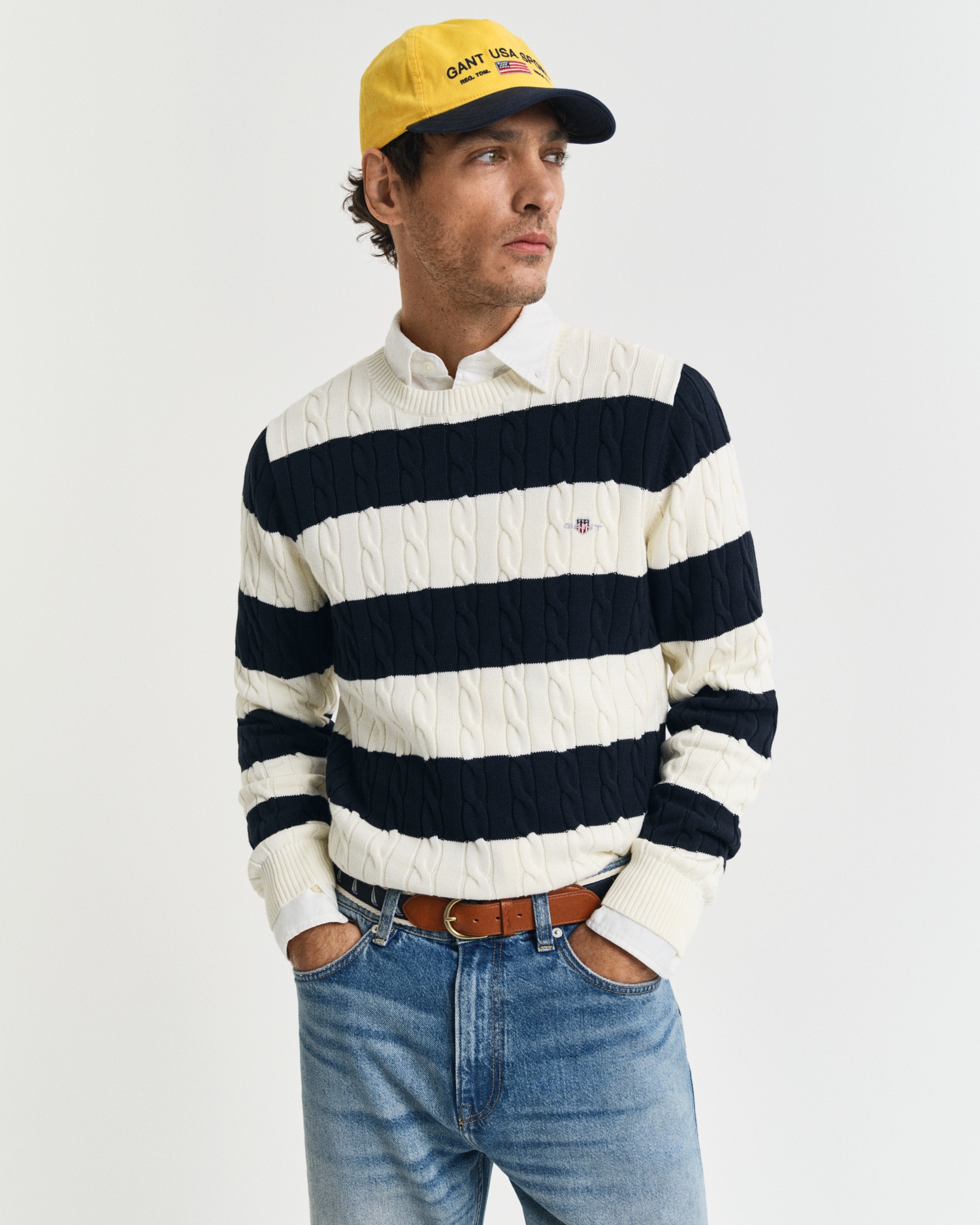 Gant Rundhalspullover »STRIPED COTTON CABLE C-NECK«, besticht durch ein durchgehendes Streifenmuster in Zopfstrickstruktur