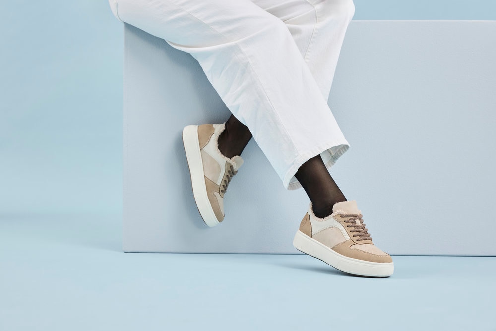 Rieker Baskets à plateforme  sneakers rétro, chaussure à lacets, chaussure basse avec doublure en teddy