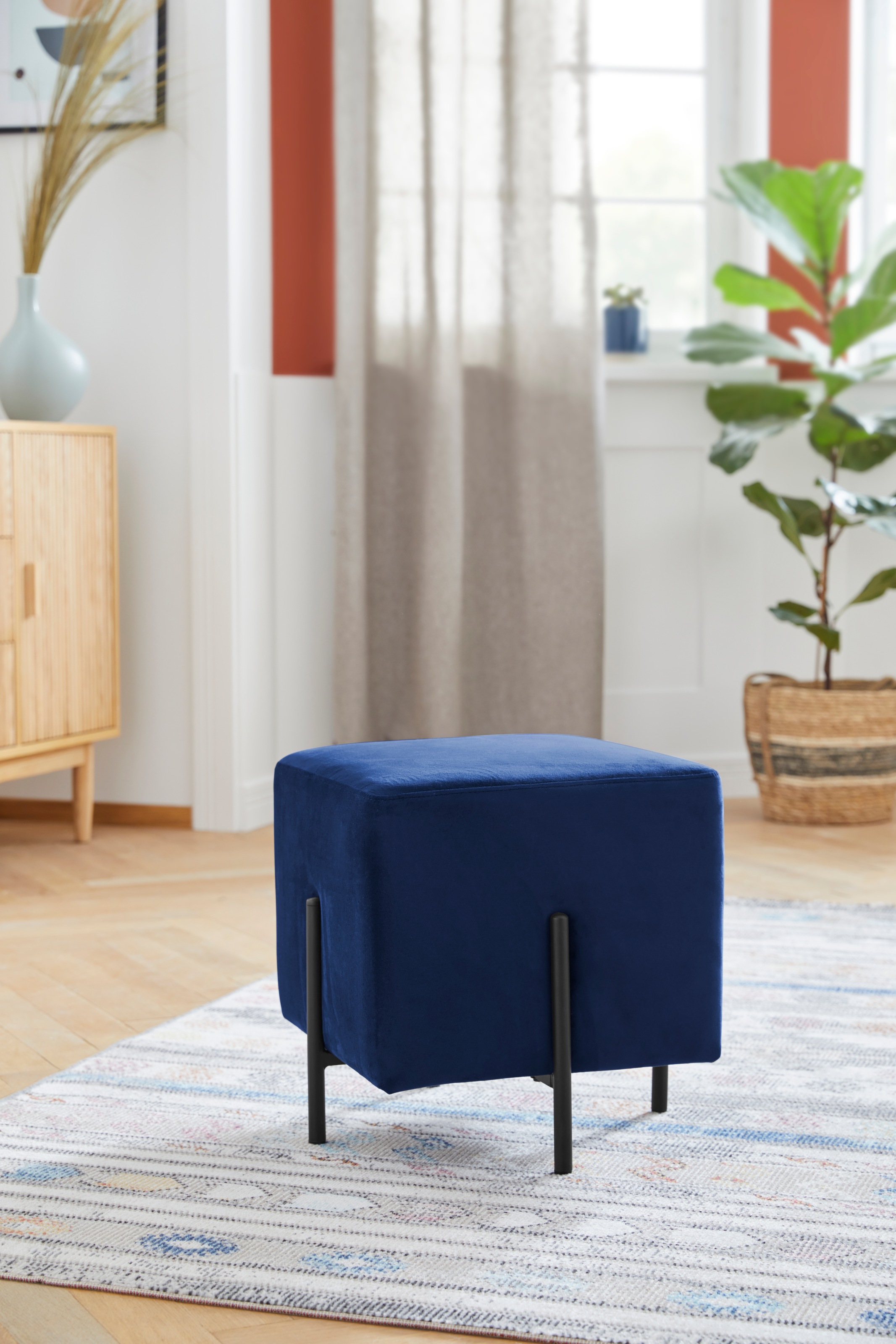 Image of COUCH♥ Pouf »Knautschis«, In verschiedenen Farbvarianten erhältlich, zwischen zwei Beinfarben auswählbar, mit einem pflegeleichten Samtvelours Bezug, Sitzhöhe 42 cm bei Ackermann Versand Schweiz