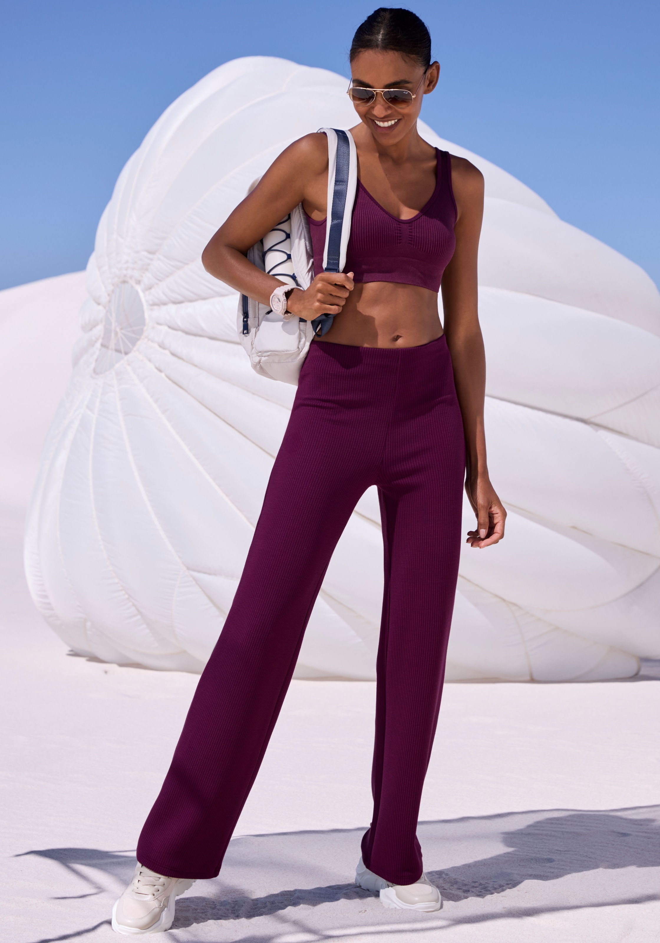 LASCANA ACTIVE Sporthose  aus elastischer Rippstruktur