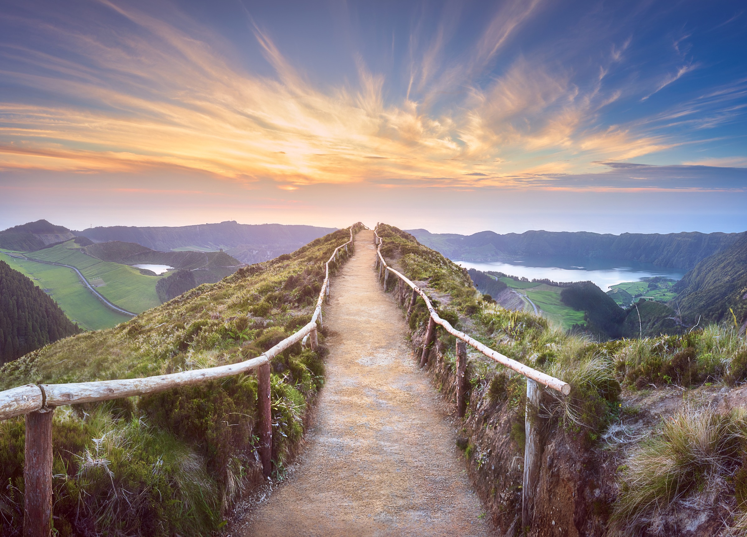 Image of Papermoon Fototapete »Mountain View Delgada Ponta« bei Ackermann Versand Schweiz