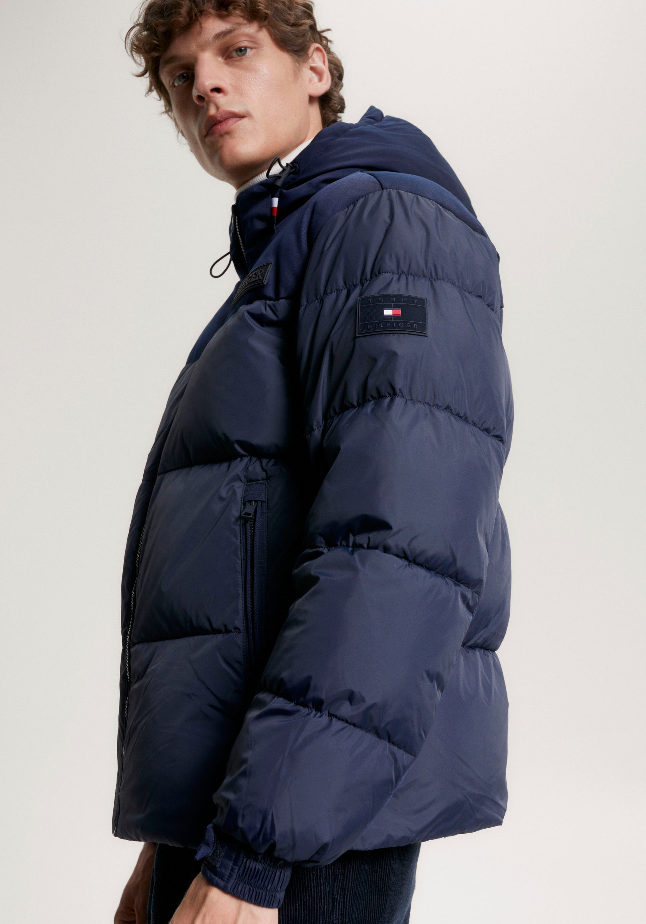 Tommy Hilfiger Veste matelassée »NEW YORK HOODED JACKET« mitKapuze hochgeschlossene Winterjacke, wasserabweisend, verstellbare Ärmel