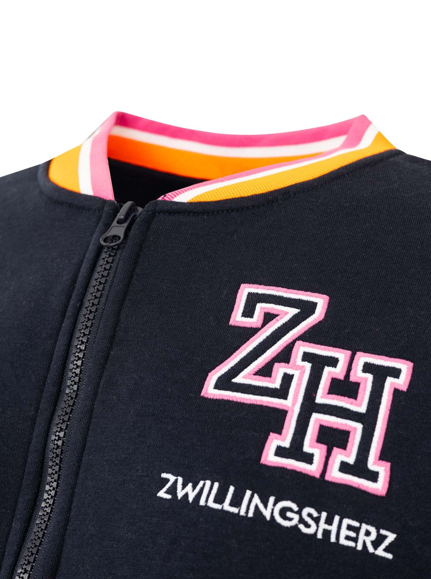 Zwillingsherz Veste sweat »"Zwillingsherz"« fermeture éclair intégrale, logo sur l'épaule, poignets rayés