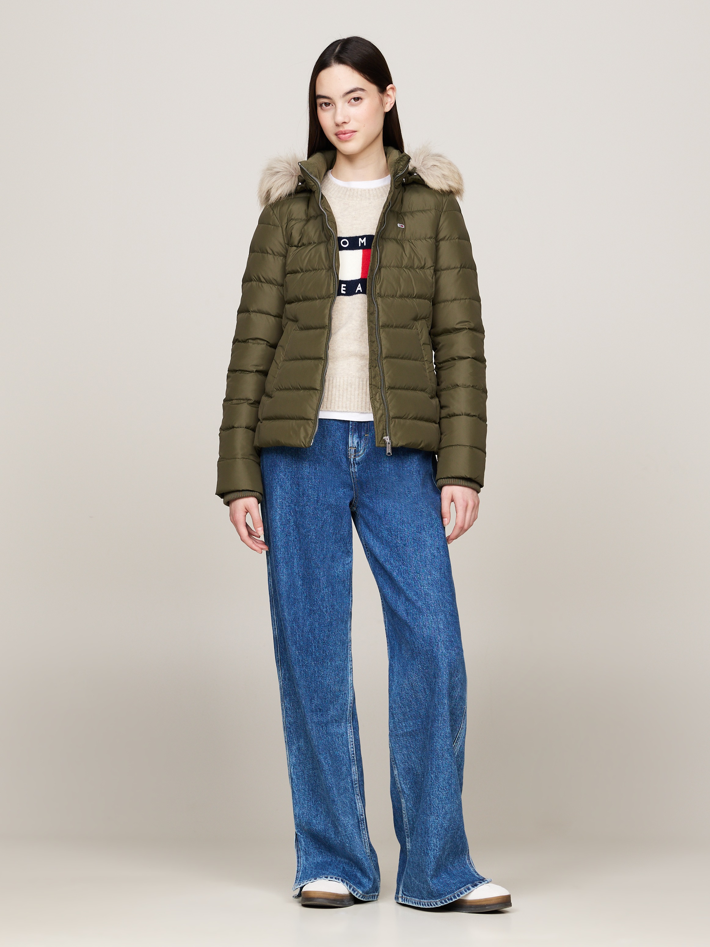 Image of Tommy Jeans Steppjacke "TJW BASIC HOODED DOWN JACKET EXT" mit Kapuze mit Logostickerei