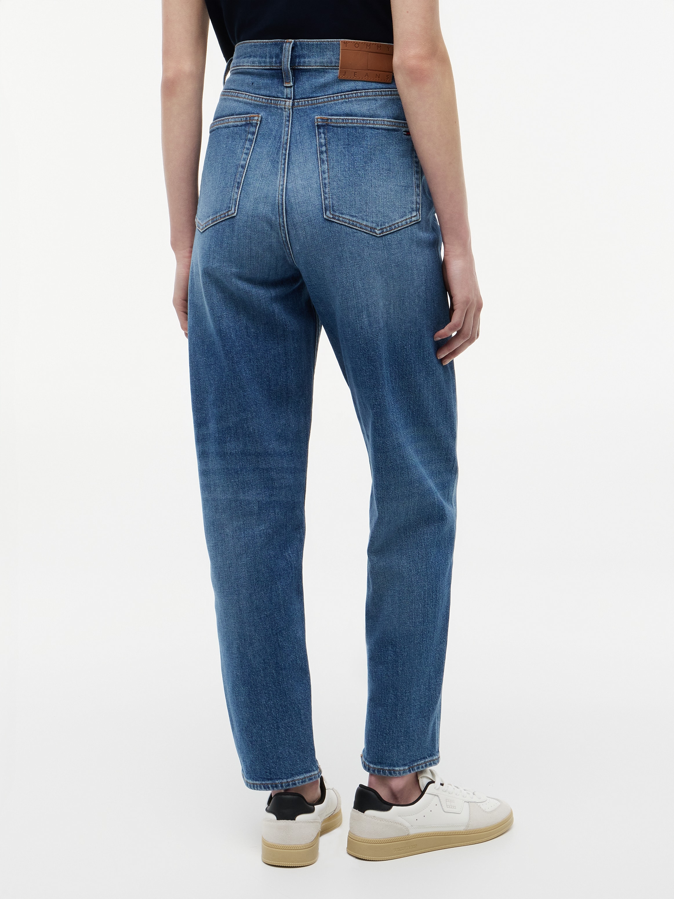 Tommy Jeans Jeans mom »MOM JEAN UH TPR« Jean mom tapered avec taille très haute