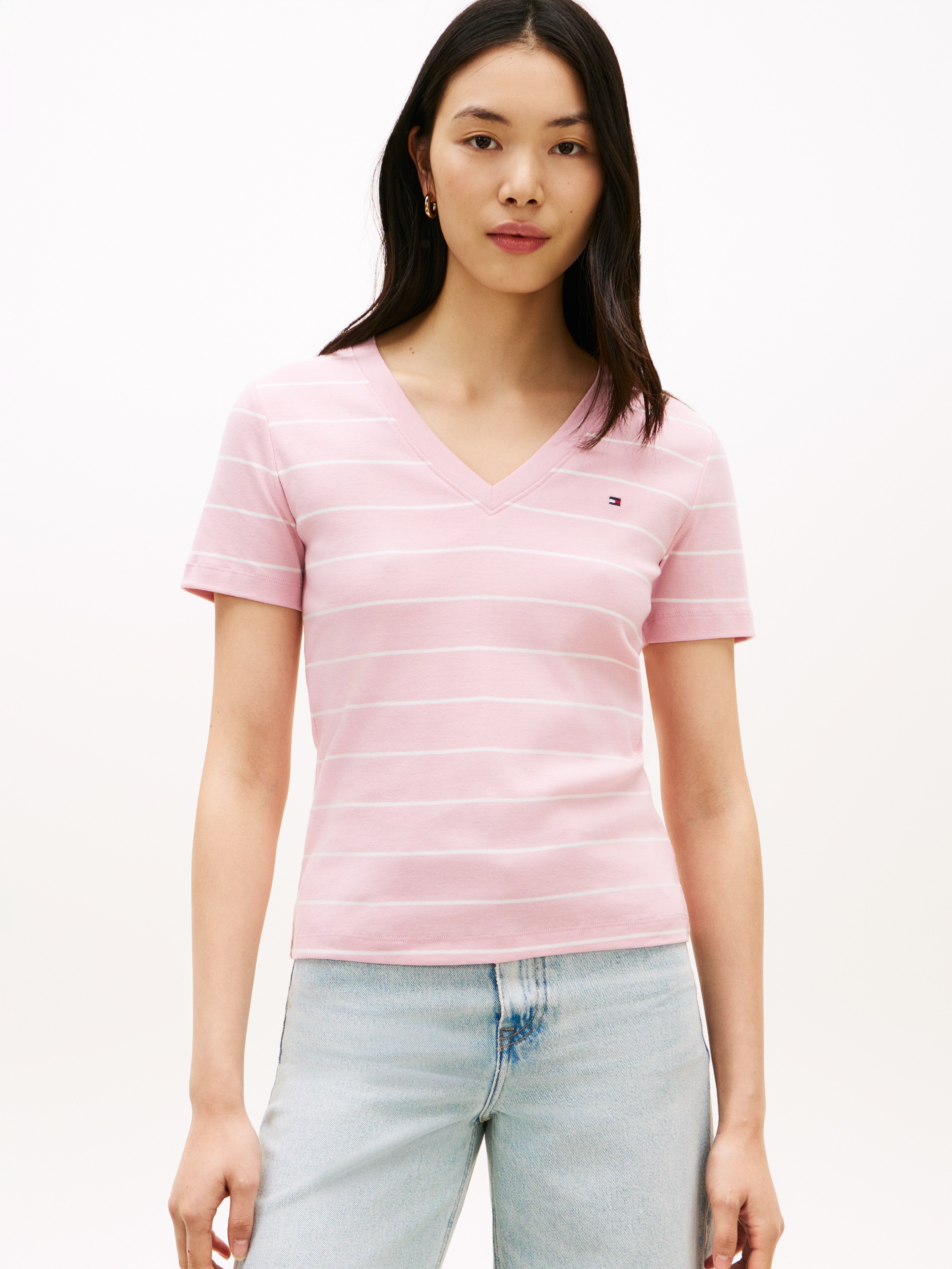 Image of Tommy Hilfiger T-Shirt "SLIM CODY V-NECK SHORT SLEEVE" aus Baumwolle, Logostickerei, gestreift