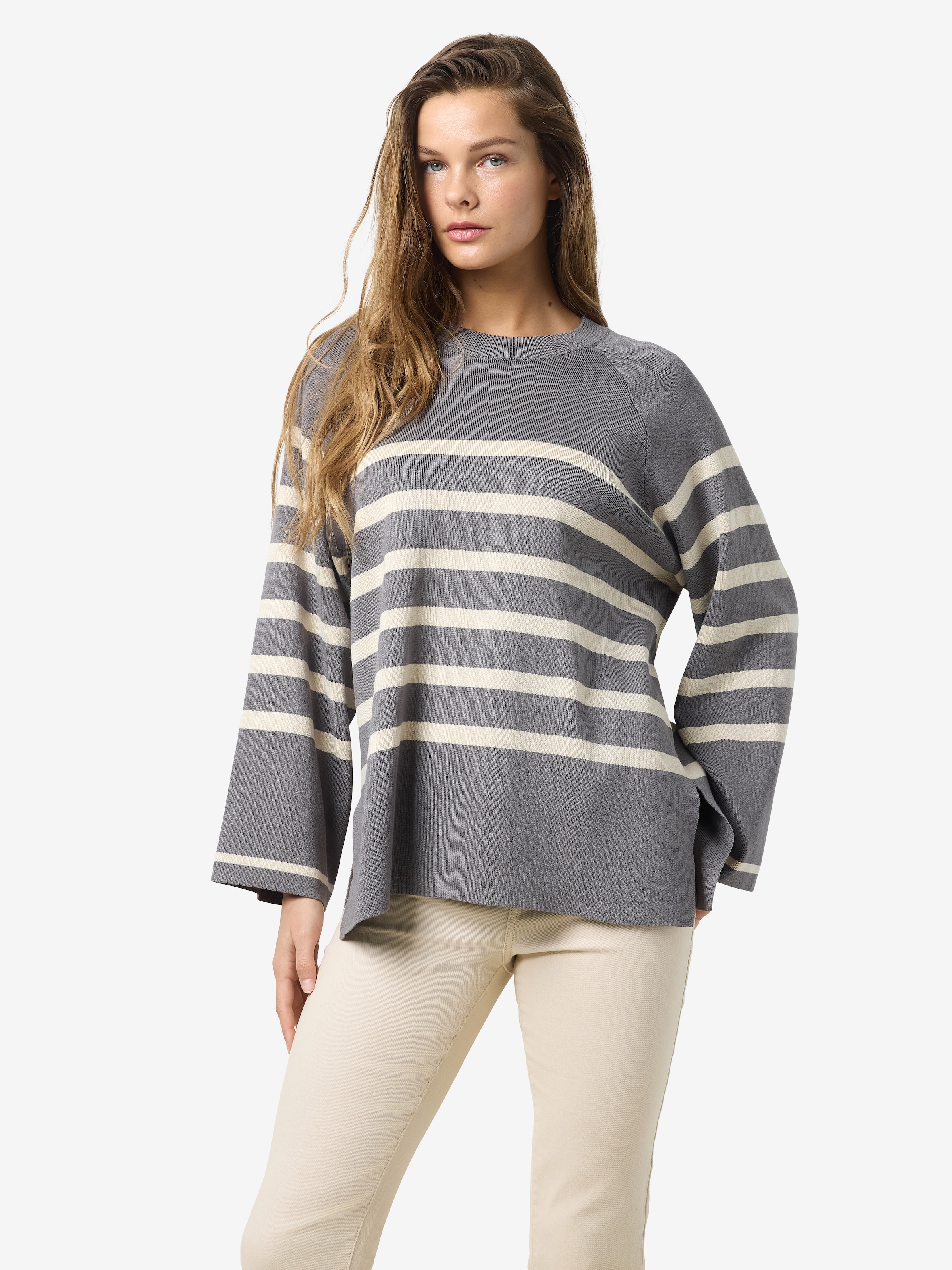 Image of Noisy may Rundhalspullover "NMFIFI L/S O-NECK TUNIC KNIT FWD NOOS" mit All-over-Streifenmuster, Loose Fit