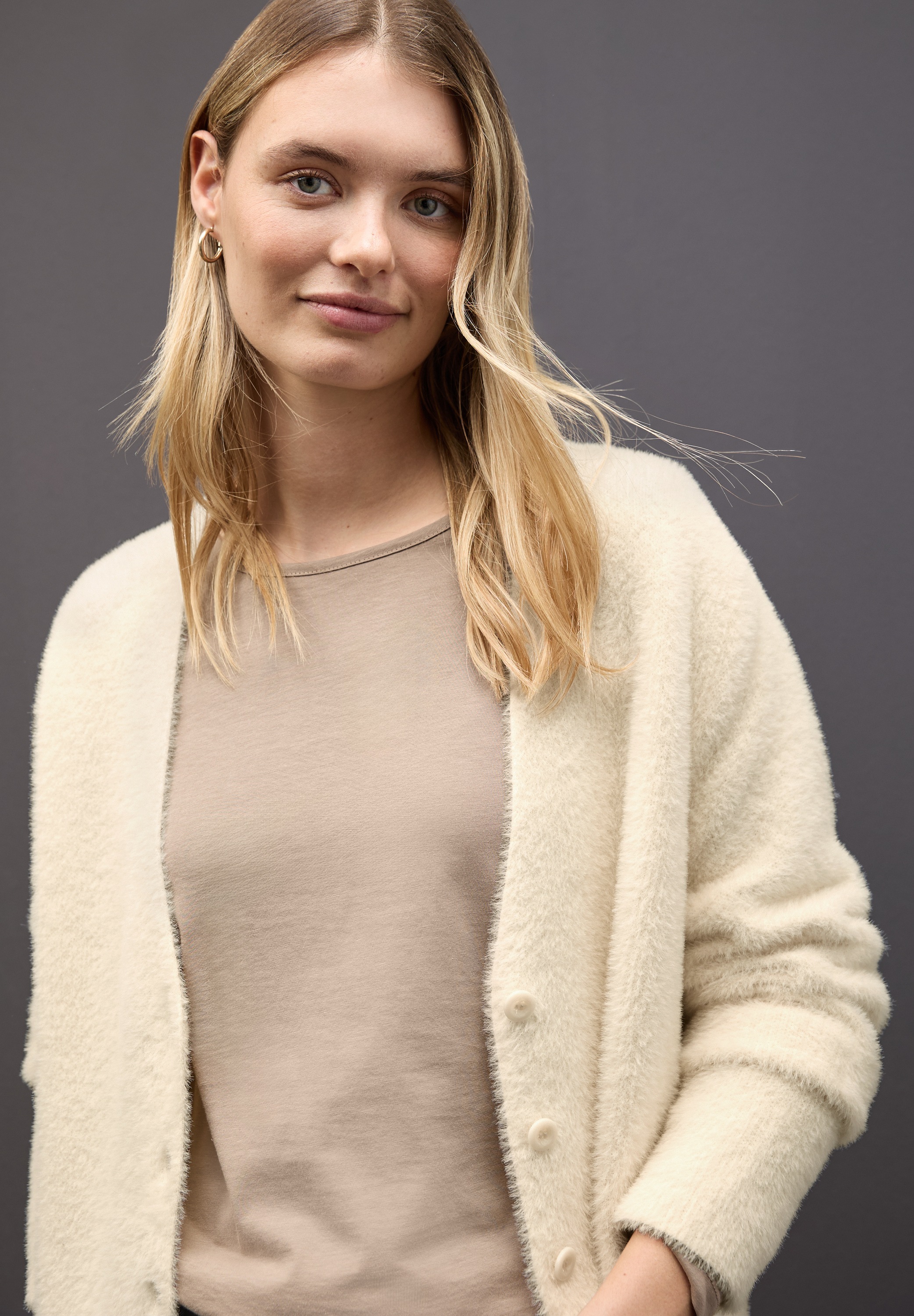 STREET ONE Cardigan, mit V-Ausschnitt