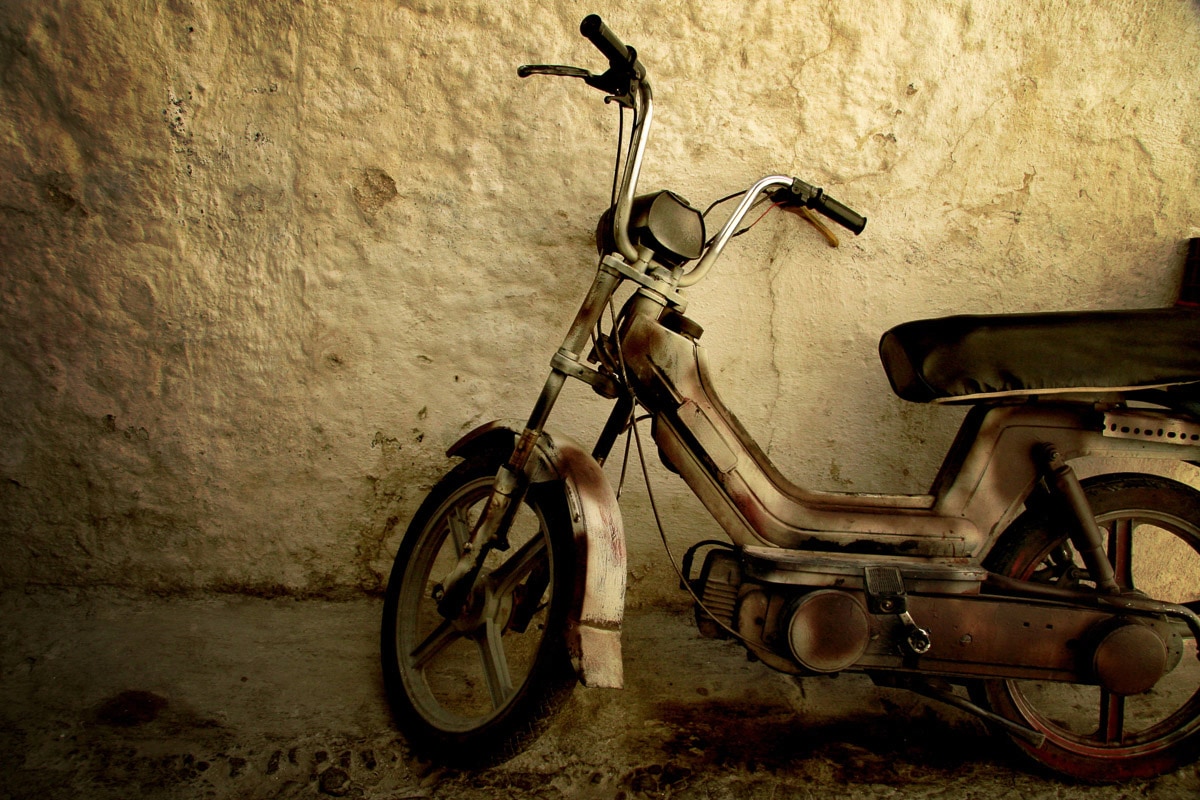 Image of Papermoon Fototapete "Altes Motorrad"