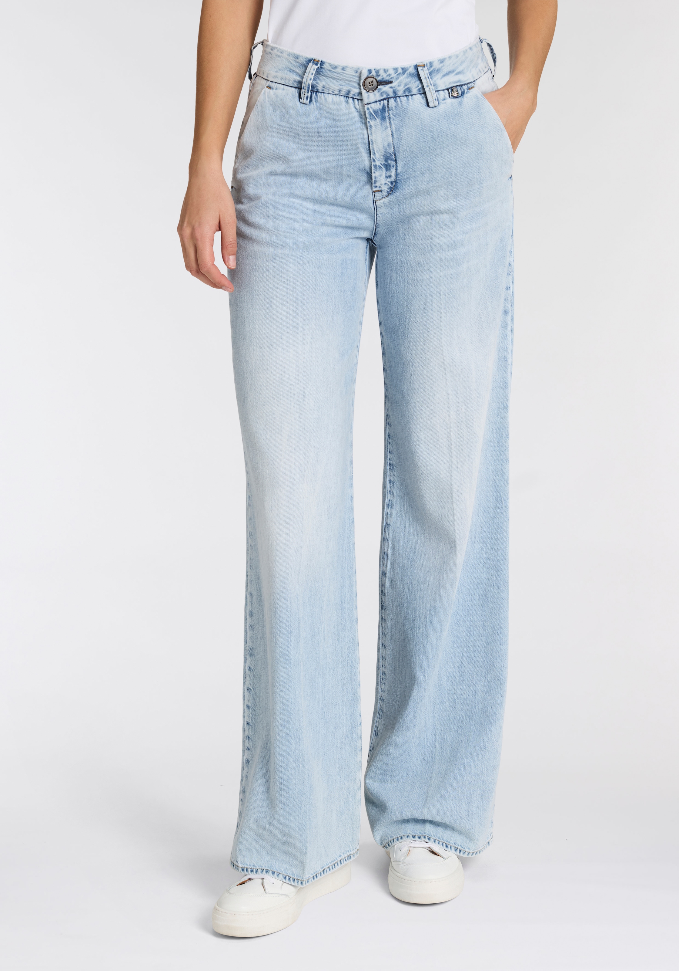 Image of Herrlicher Bootcut-Jeans "Lovely Flared Denim Light" Ultra Light Denim, Mid Rise