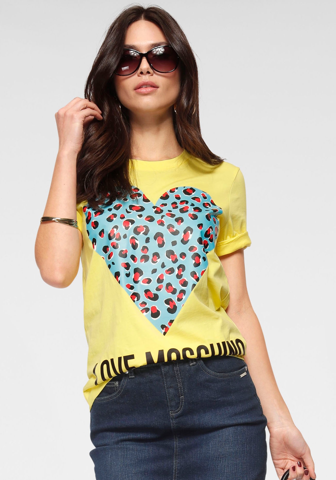 Image of LOVE MOSCHINO Rundhalsshirt, mit Statement Herz Druck im Leo - Look bei Ackermann Versand Schweiz