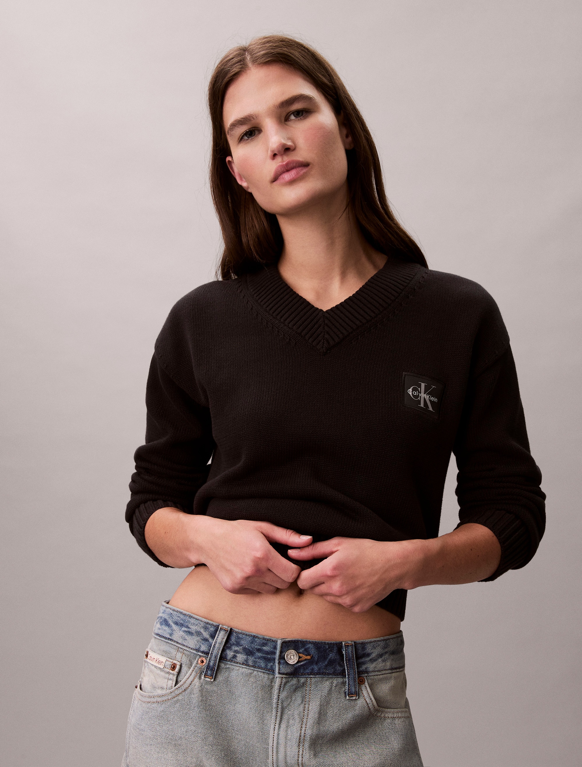 Image of Calvin Klein Jeans V-Ausschnitt-Pullover Feinstrick, taillenlang