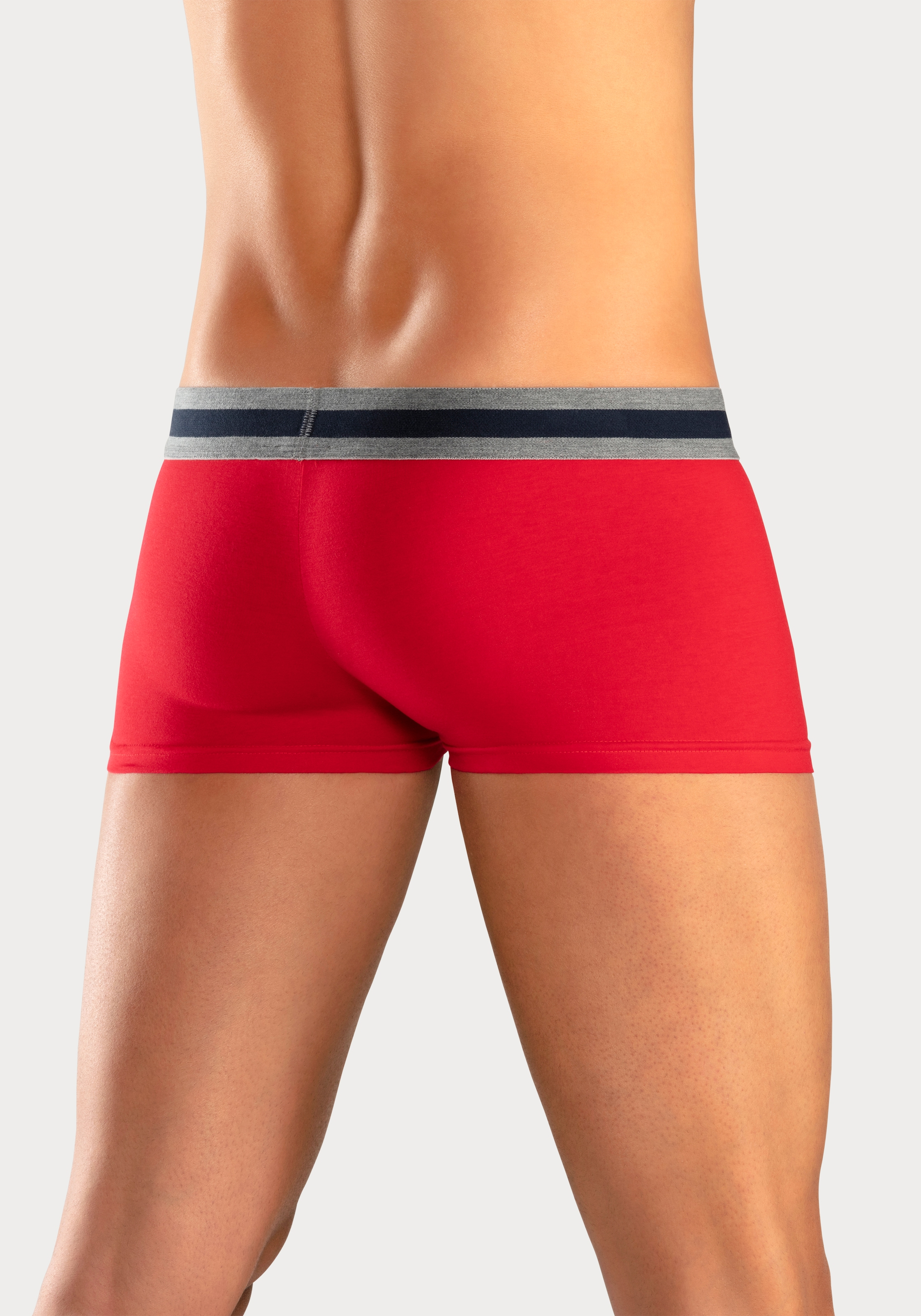 Bench. Hipster, (Packung, 4 St.), knapp sitzende Boxershorts aus Baumwollmischung