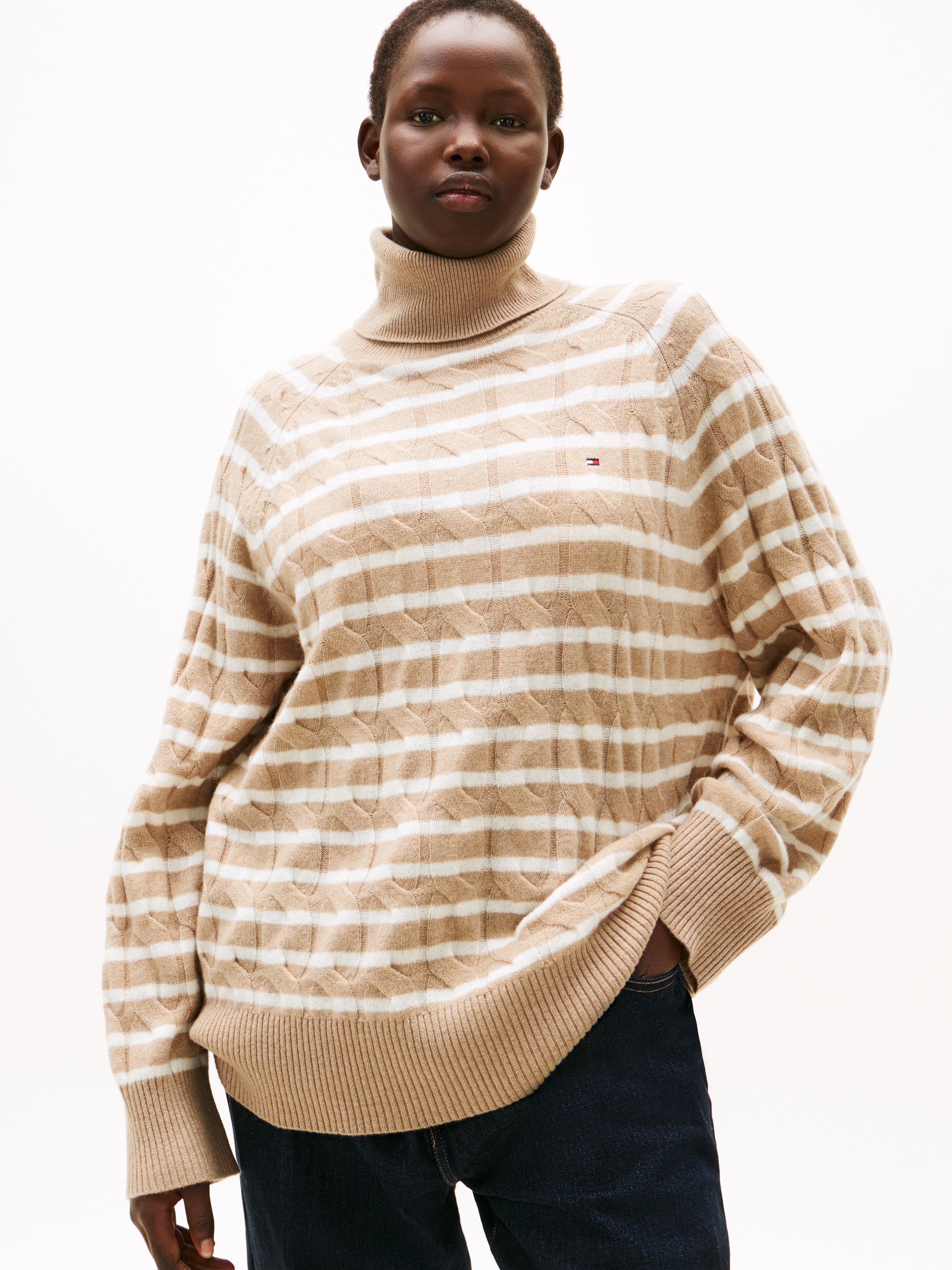 Image of Tommy Hilfiger Curve Rollkragenpullover "CRV SOFT WOOL CABLE ROLL-NK SWT" in grossen Grössen, mit Zopfmuster, aus reiner Wolle
