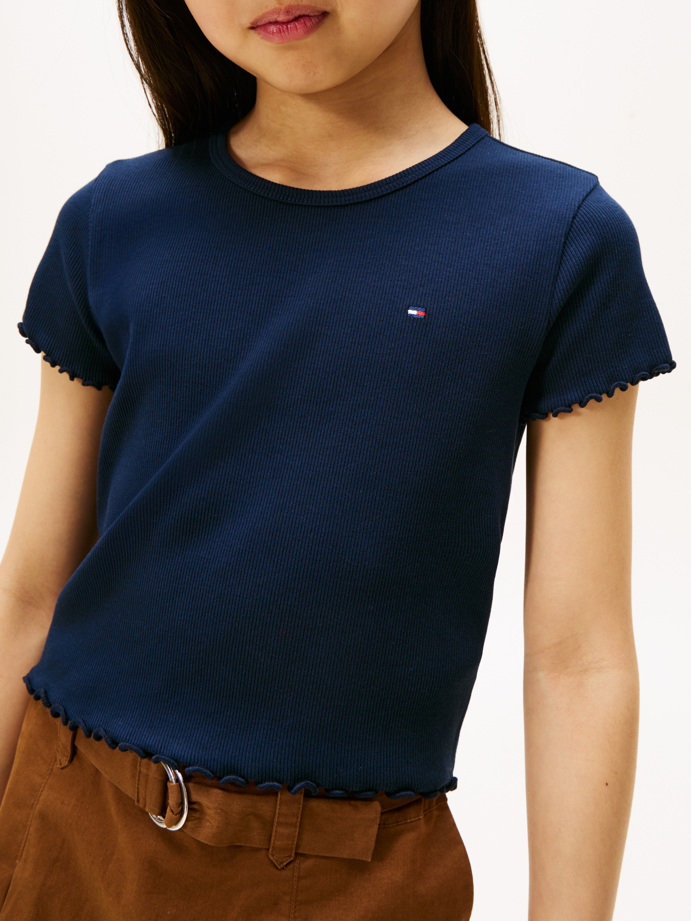 Tommy Hilfiger T-Shirt »ESSENTIAL RIB TOP mit Babylock-Kanten und Stickerei«, unifarben, casual, regular fit, Baumwollmix, Rundhals