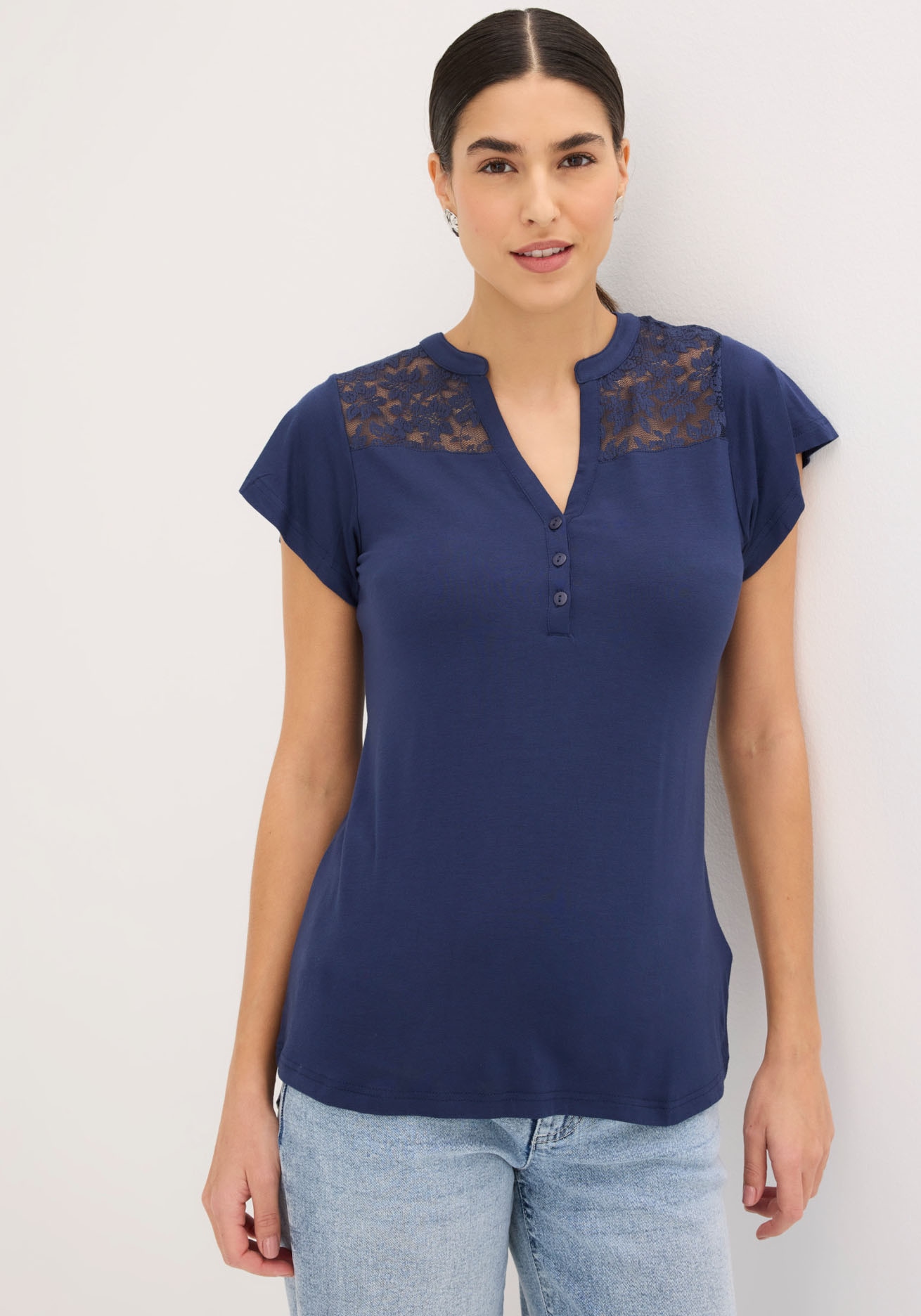 Image of bonprix Henleyshirt "Henleyshirt aus Viskose-Mix" figurumschmeichelnde Passform, Kurzarm, aus Viskose-Mix mit Elasthan