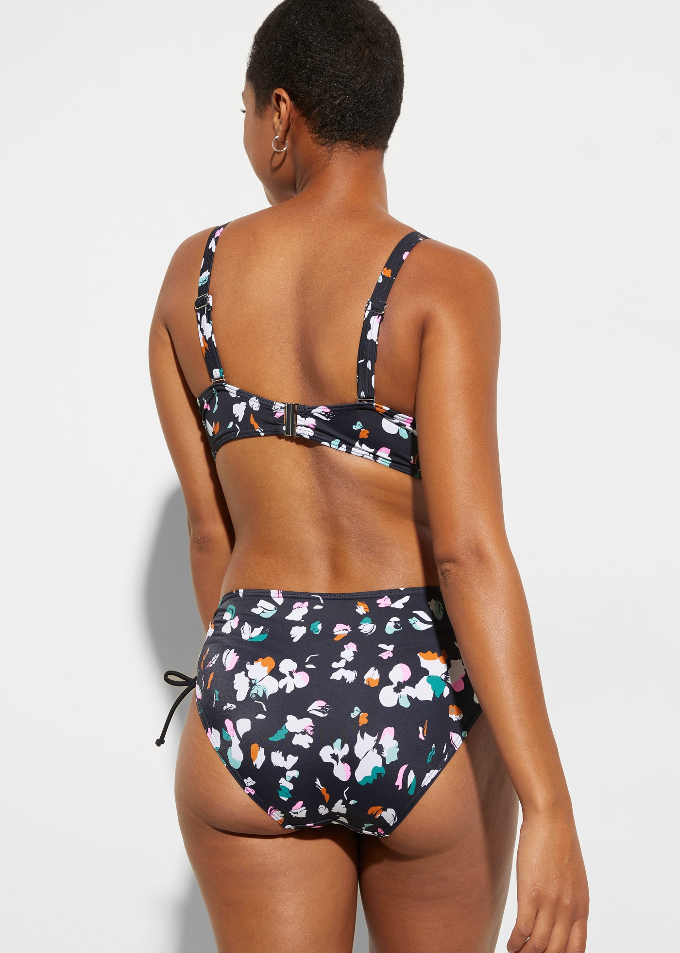 bonprix Bikini à armatures Ensemble, 2 cuis Minimizer-Passform, toller Alloverdruck