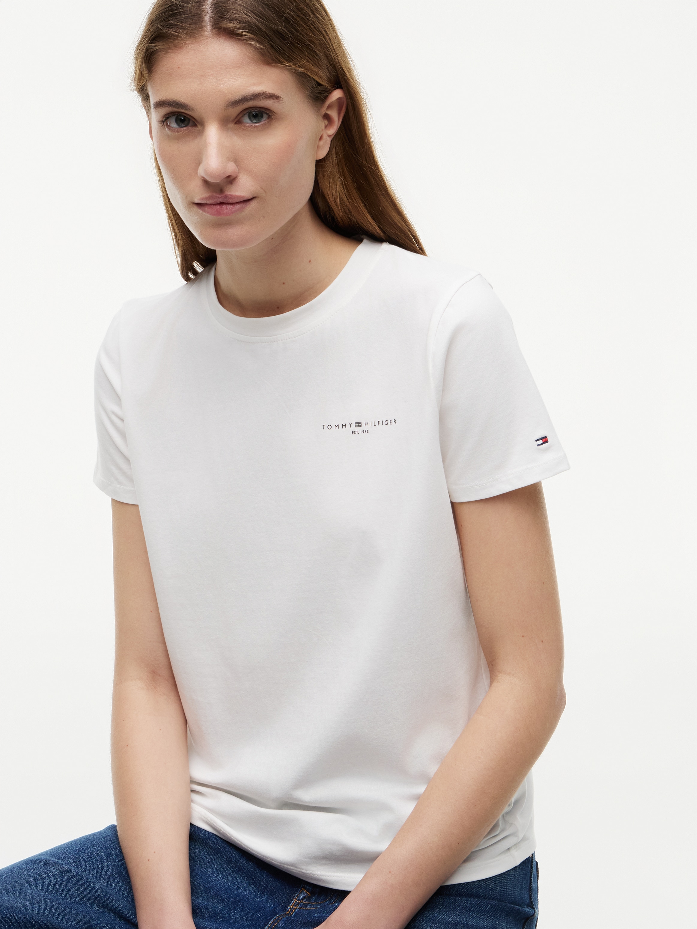 Tommy Hilfiger Rundhalsshirt »1985 REG MINI CORP LOGO C-NK SHORT SLEEVE« mit Tommy Hilfiger Logoschriftzug und Bestickung