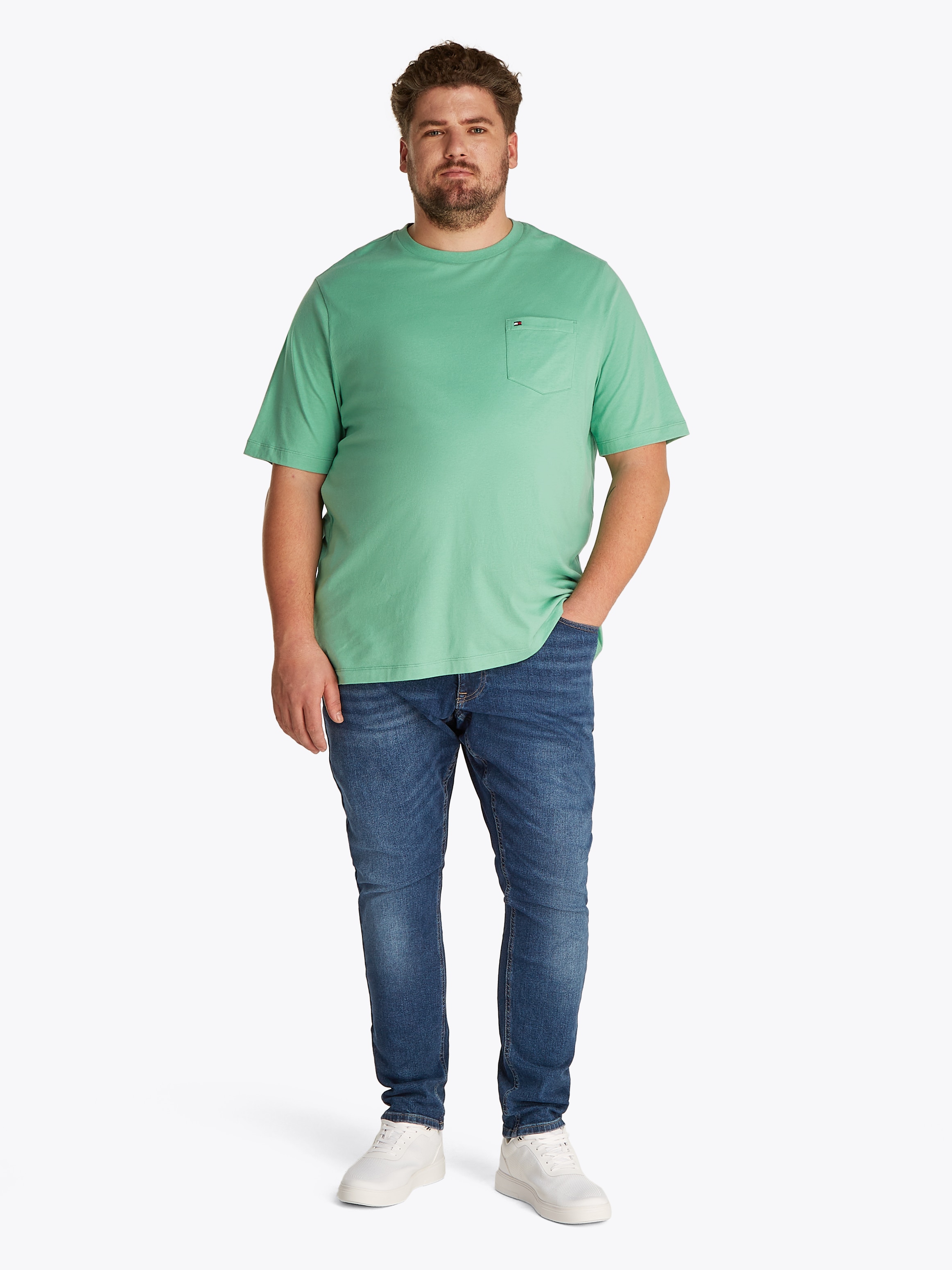 Tommy Hilfiger Big & Tall Rundhalsshirt »BT-ESSENTIAL SOLID POCKET TEE-B«, in Grosse Grössen, Logostickerei