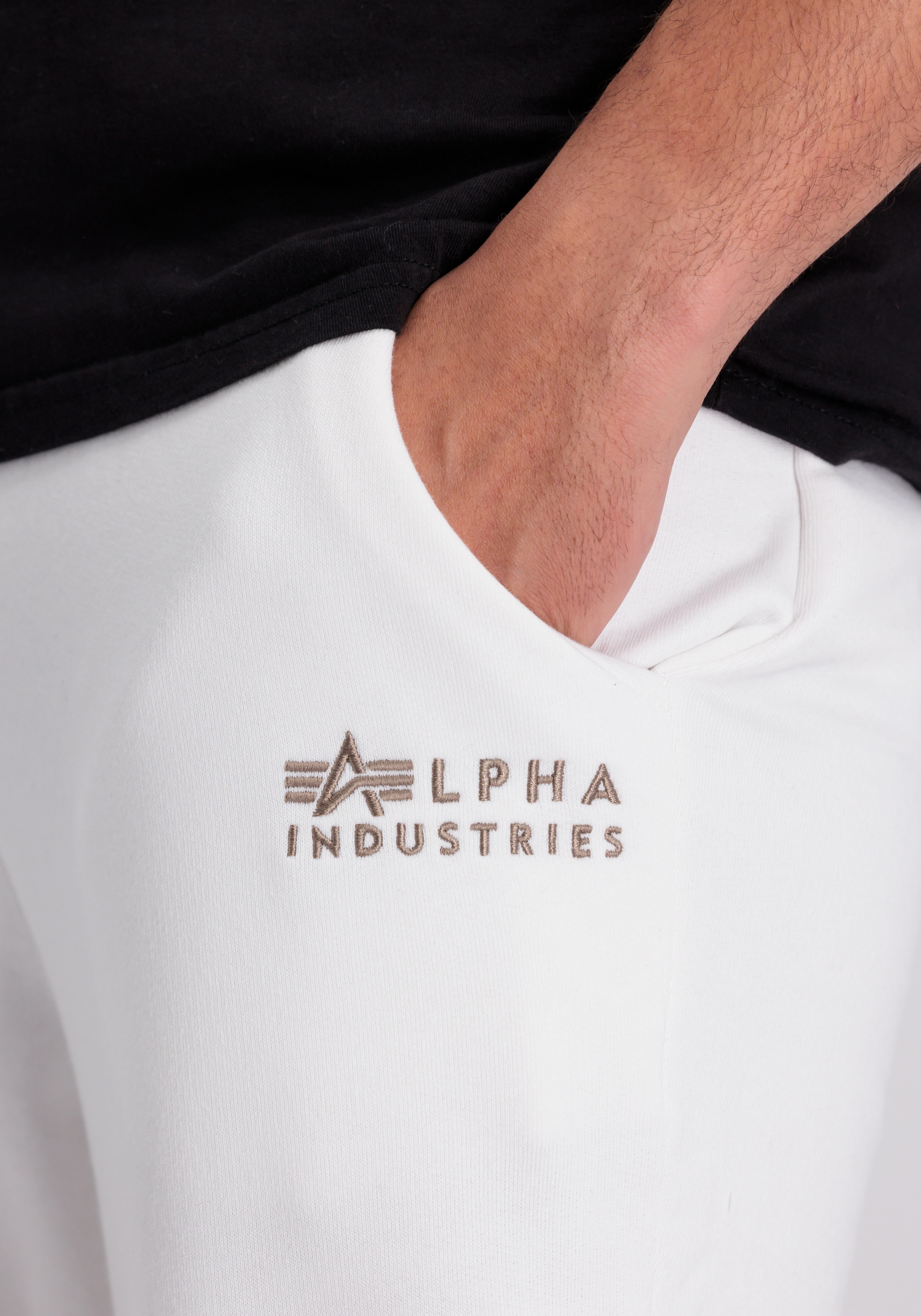 Alpha Industries Jogginghose »ALPHA INDUSTRIES Men - Jogger Organics EMB Regular Jogger«