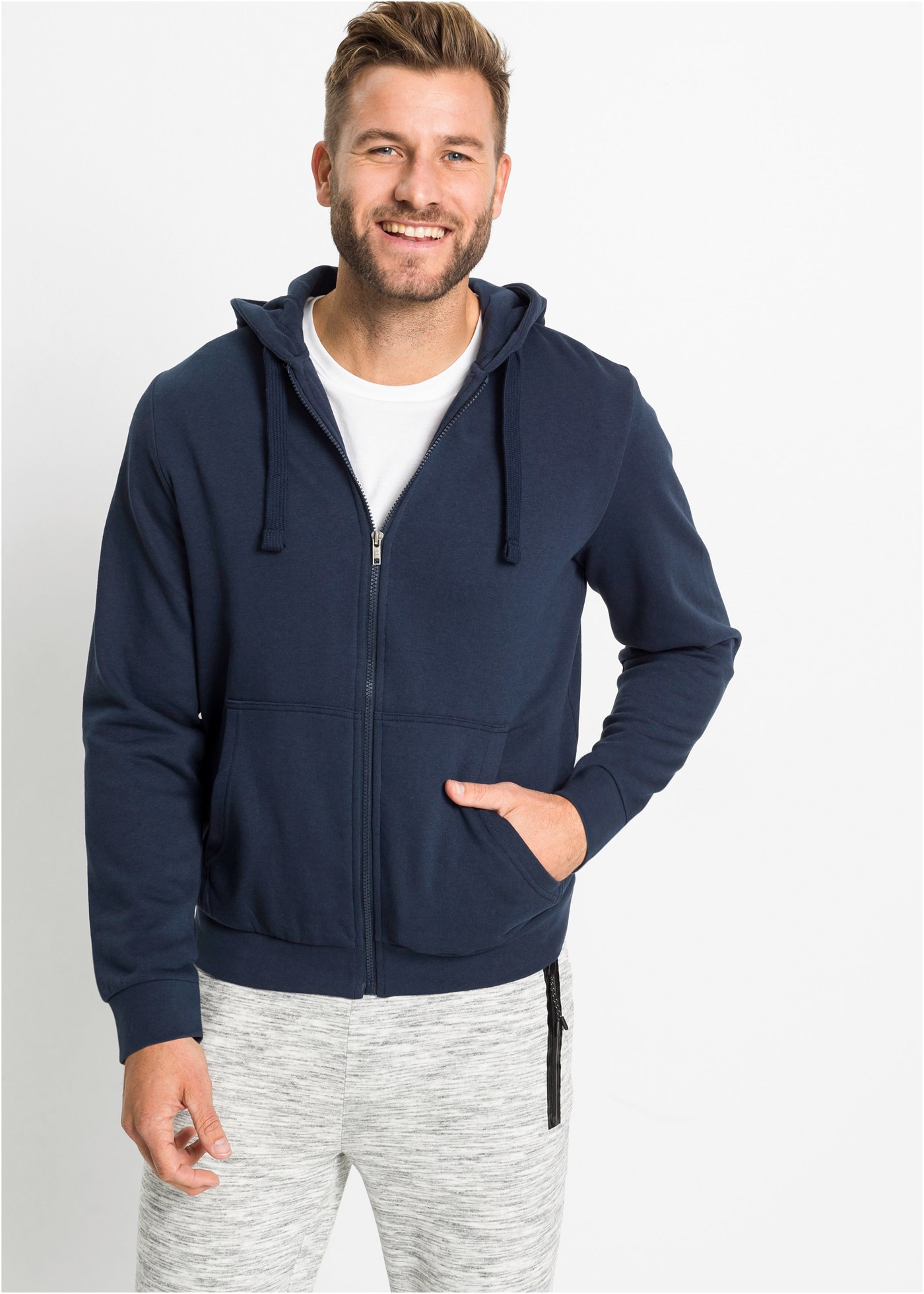 Image of bonprix Kapuzensweatjacke "Kapuzen-Sweatjacke mit Reissverschluss" mit Kapuze, mit Reissverschluss, mit Kängurutaschen, Regular Fit