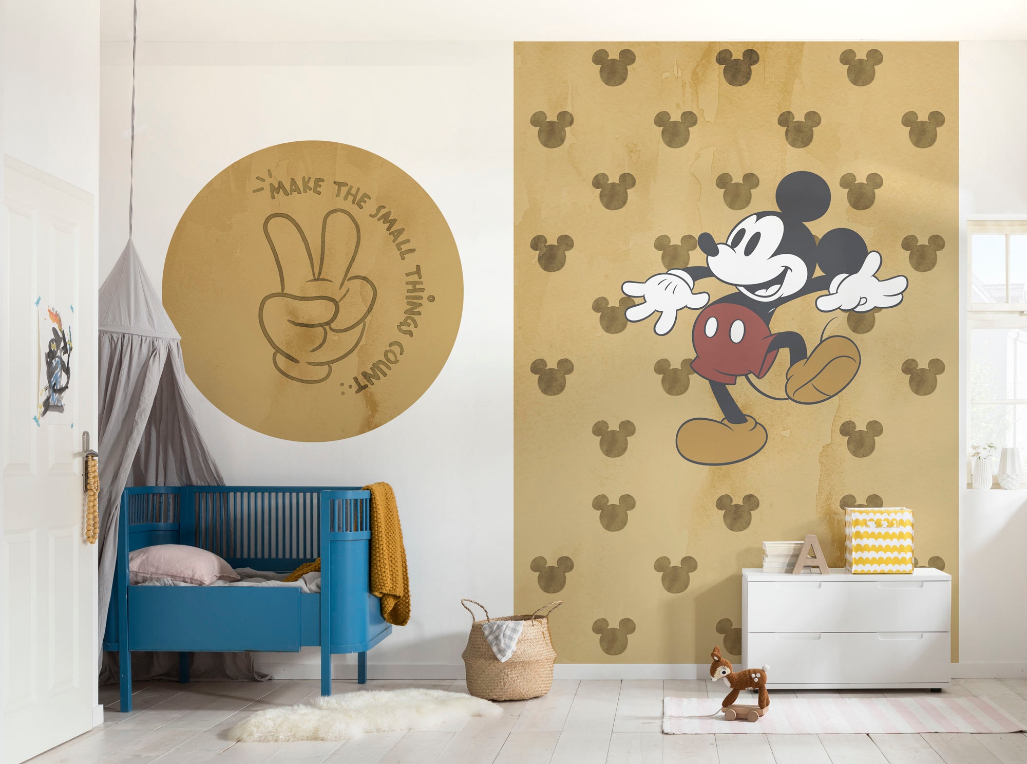 Komar Fototapete »Vlies selbstklebend - Mickey Love wins - Grösse 125 x 125 cm«, bedruckt, Kinderzimmer