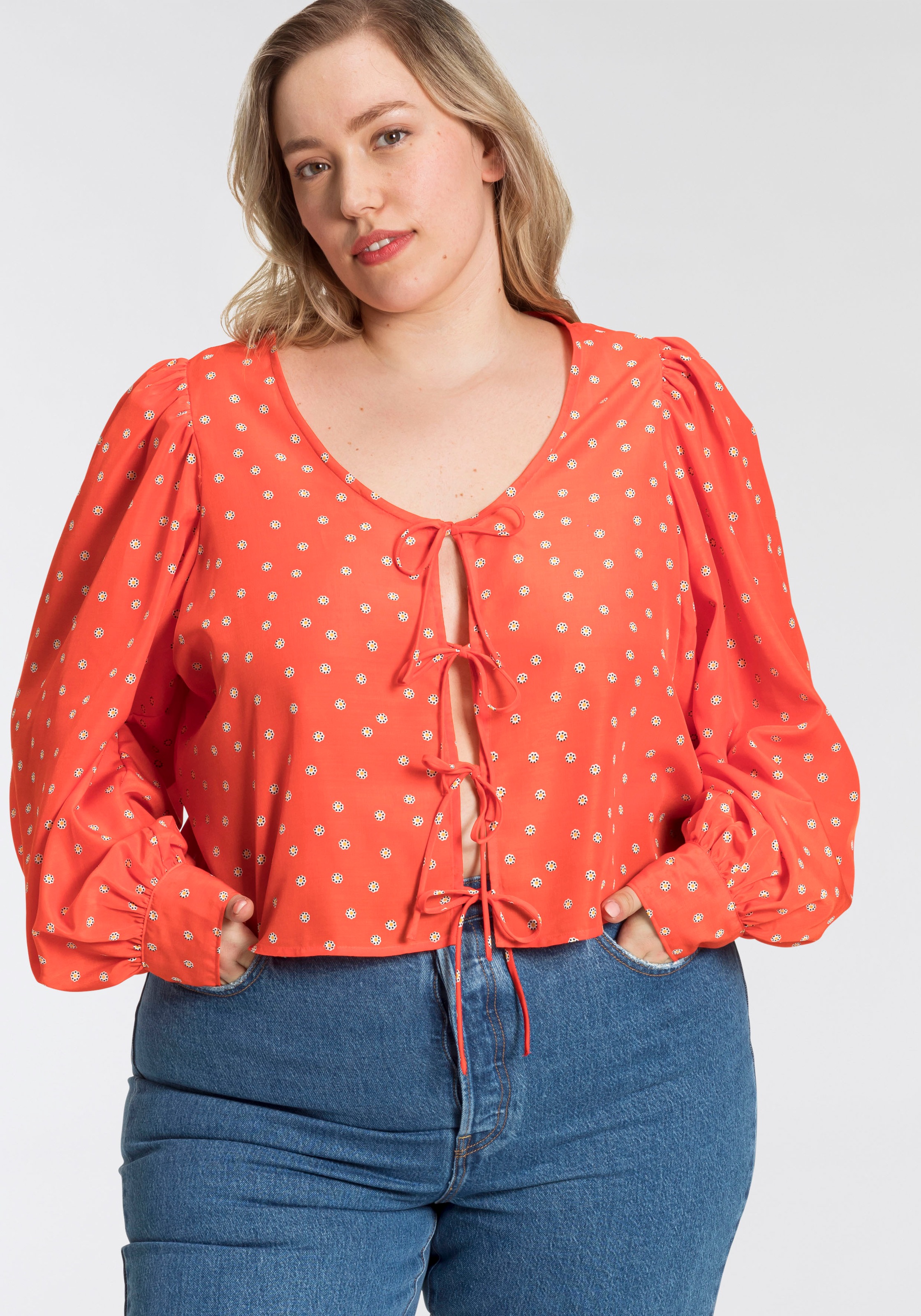Image of Levi's® Plus Blusentop »PL FAWN KRAWATTE BLUSE«, Bluse mit stylischen Blumenprint bei Ackermann Versand Schweiz