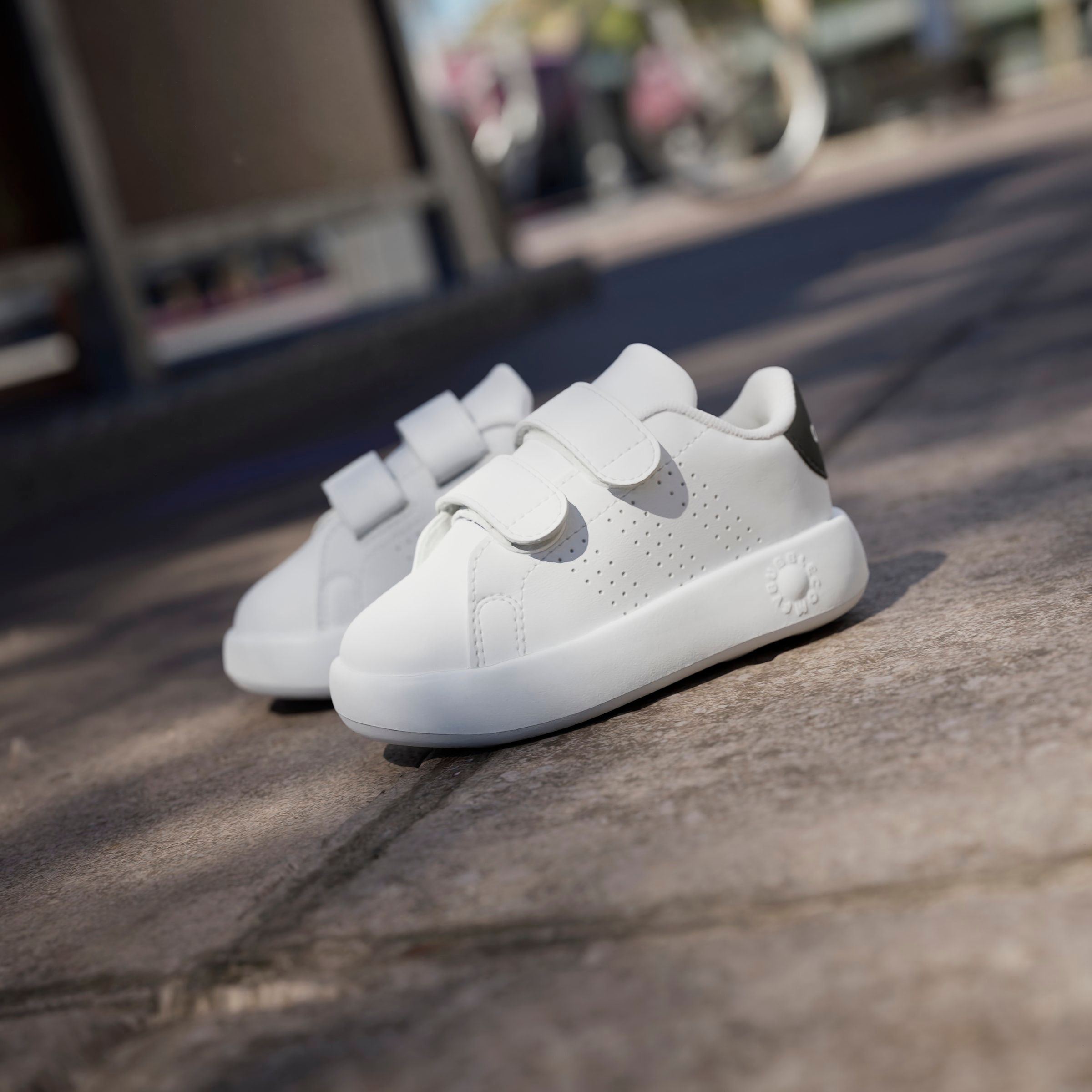 adidas Sportswear »ADVANTAGE KIDS«  Design inspiré des adidas Stan Smith, pour enfants