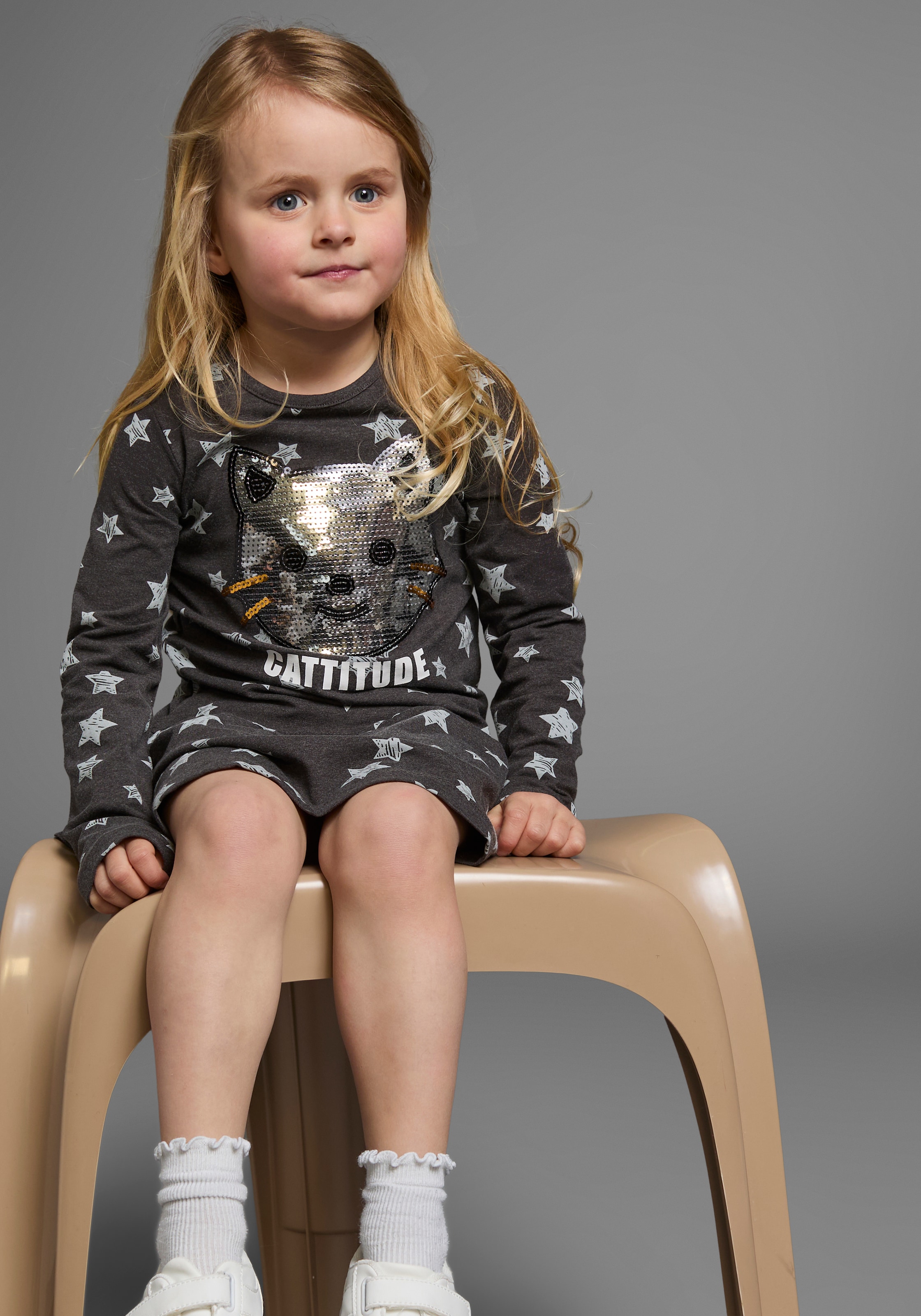 KIDSWORLD Jerseykleid »Kleid mit Pailletten«, Shirtkleid mit süsser Paillettenapplikation