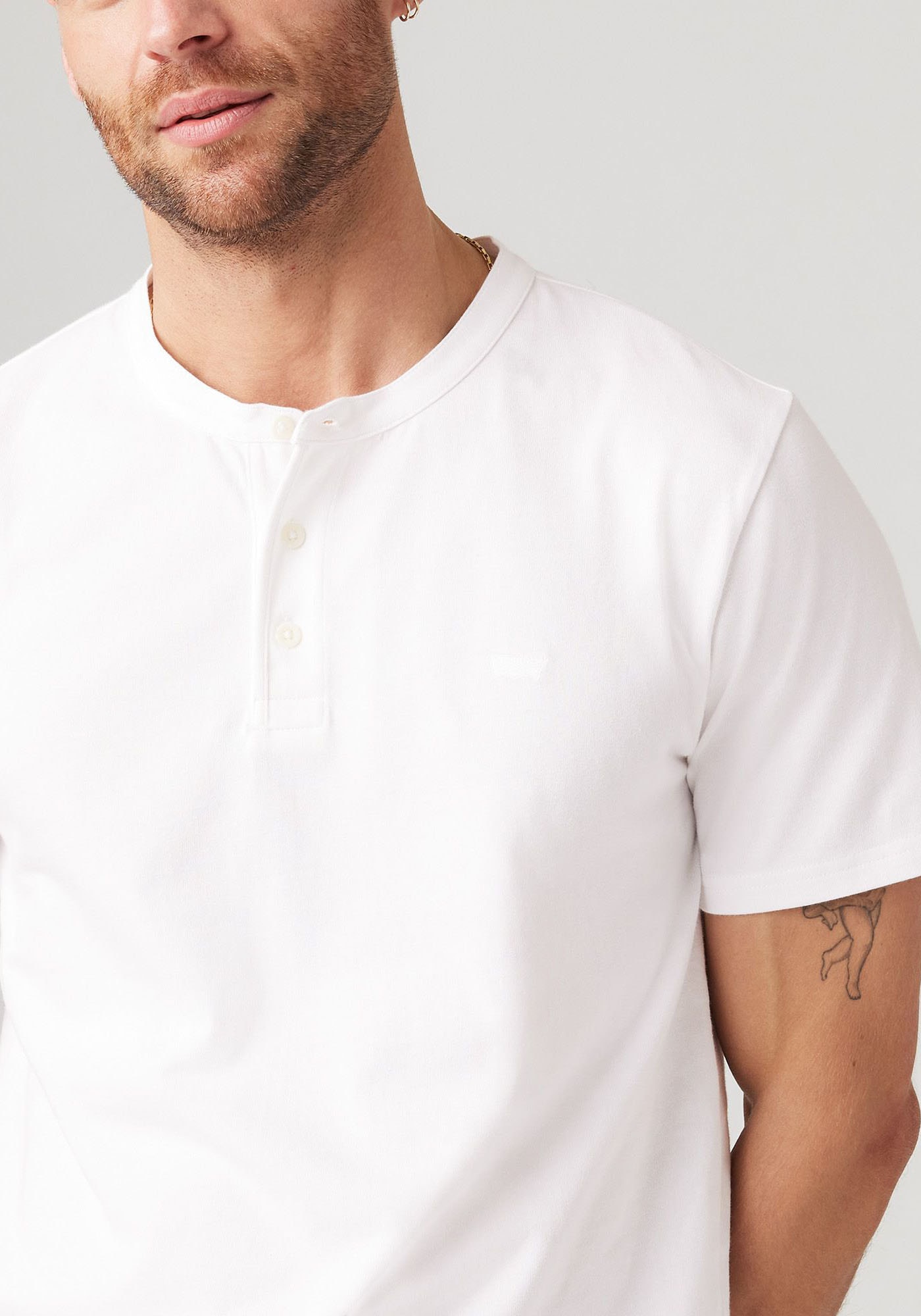 Levi's® Henleyshirt mit Logo Stickerei