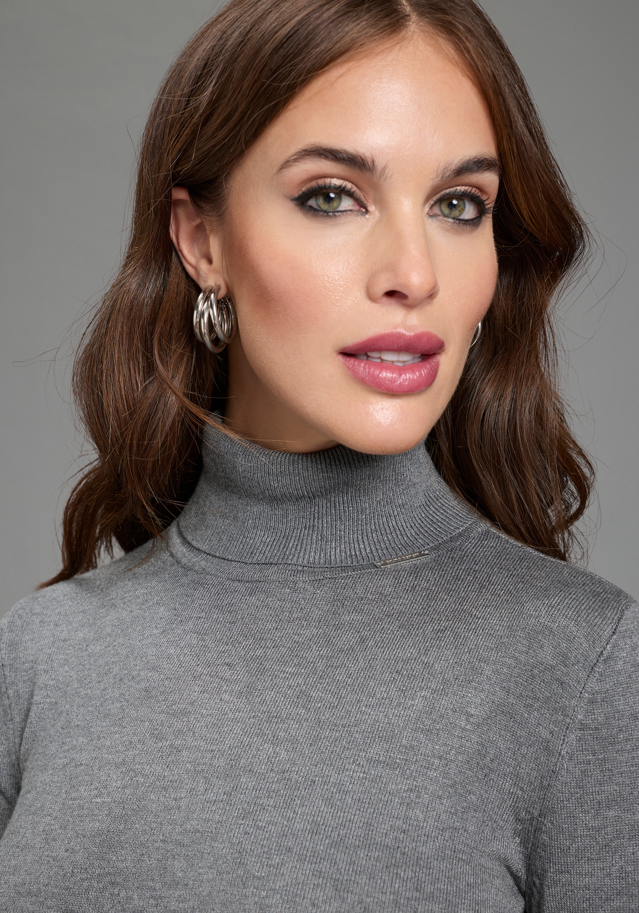Bruno Banani Rollkragenpullover mit Rollkragen, figurbetonte Passform