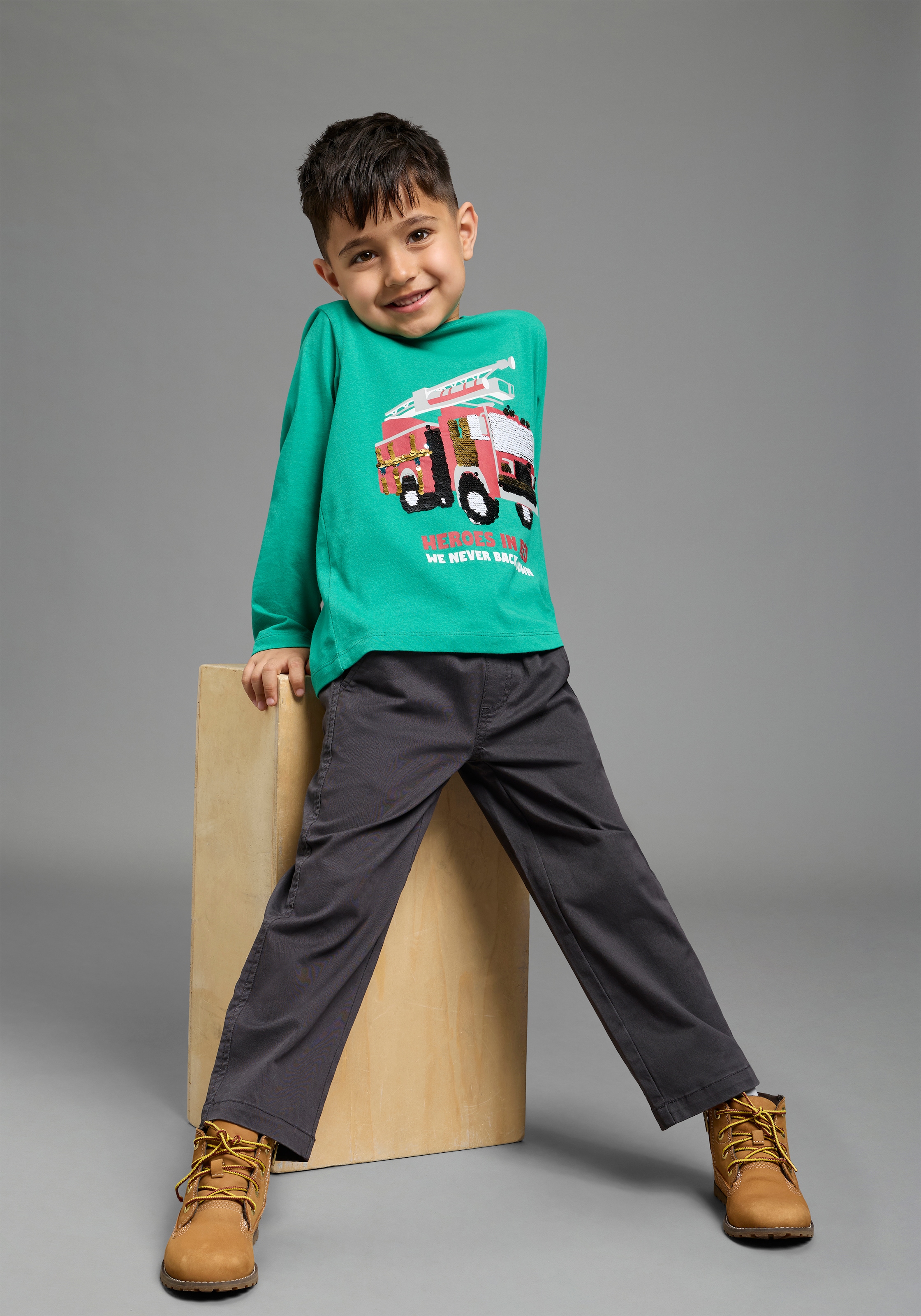 KIDSWORLD T-shirt à manches longues »Feuerwehr Pailletten Shirt« Impression pompier avec paillettes