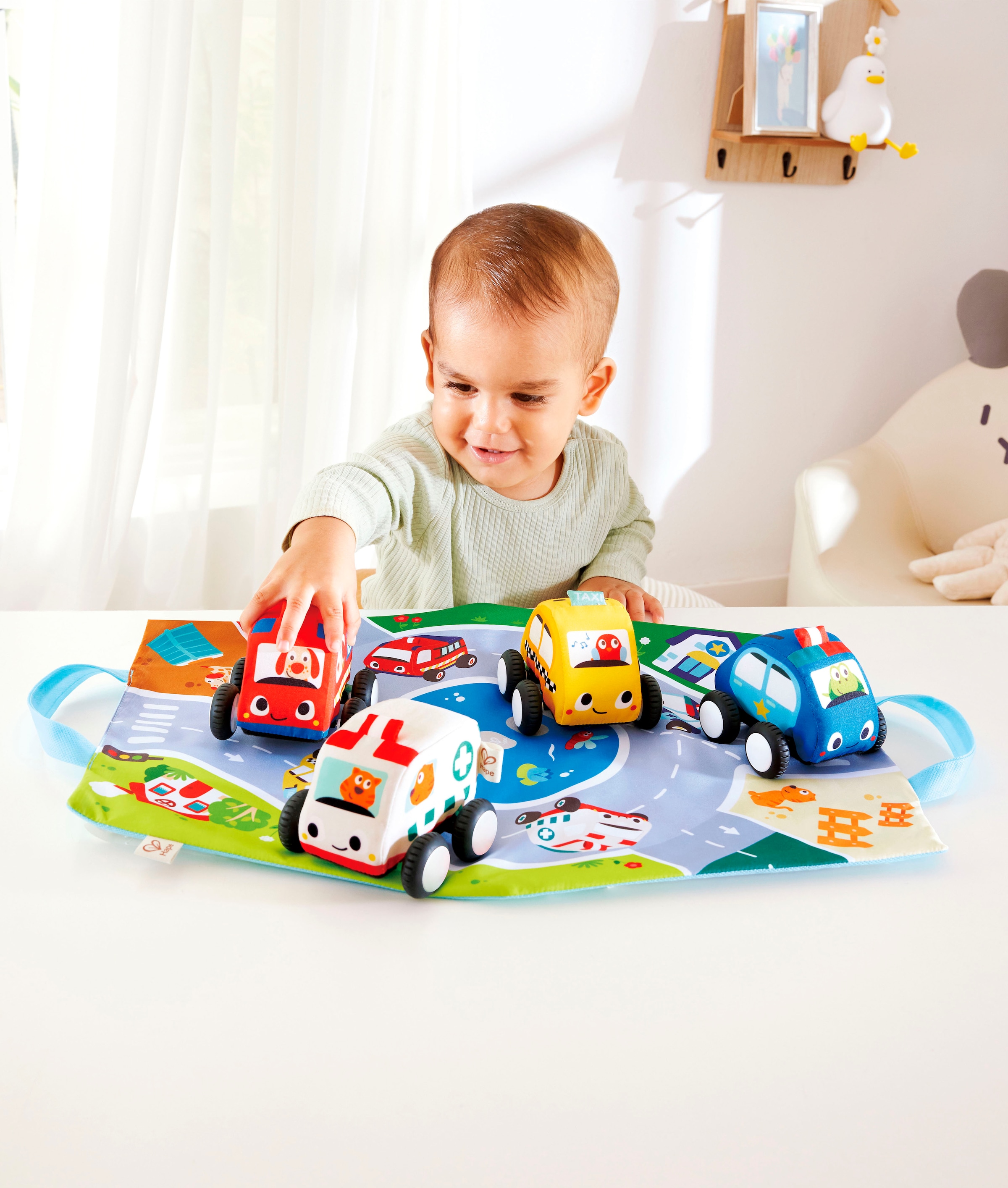 Hape Voiture-jouet »Plüschauto-Set mit Rückziehmotor«