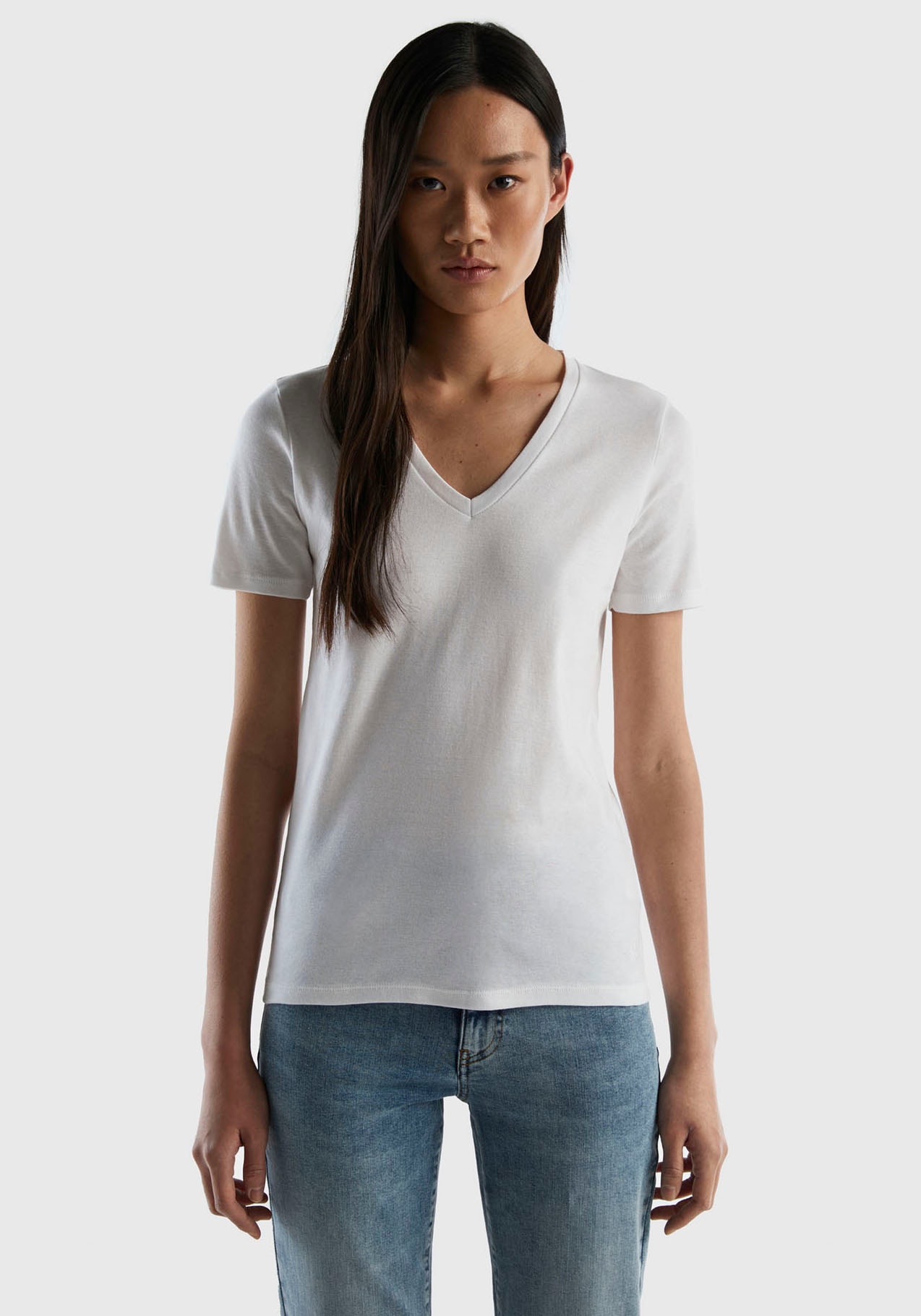 ♕ United Colors T-Shirt, mit kaufen of modischem Benetton V-Ausschnitt versandkostenfrei