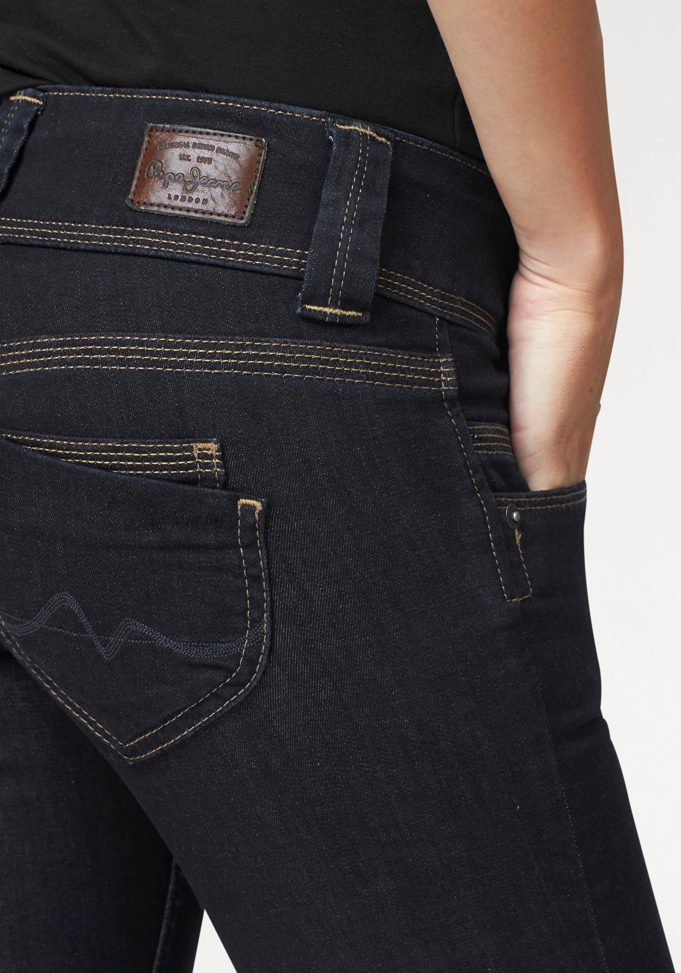 ♕ versandkostenfrei Jeans auf »VENUS«, Regular-fit-Jeans mit Badge Pepe