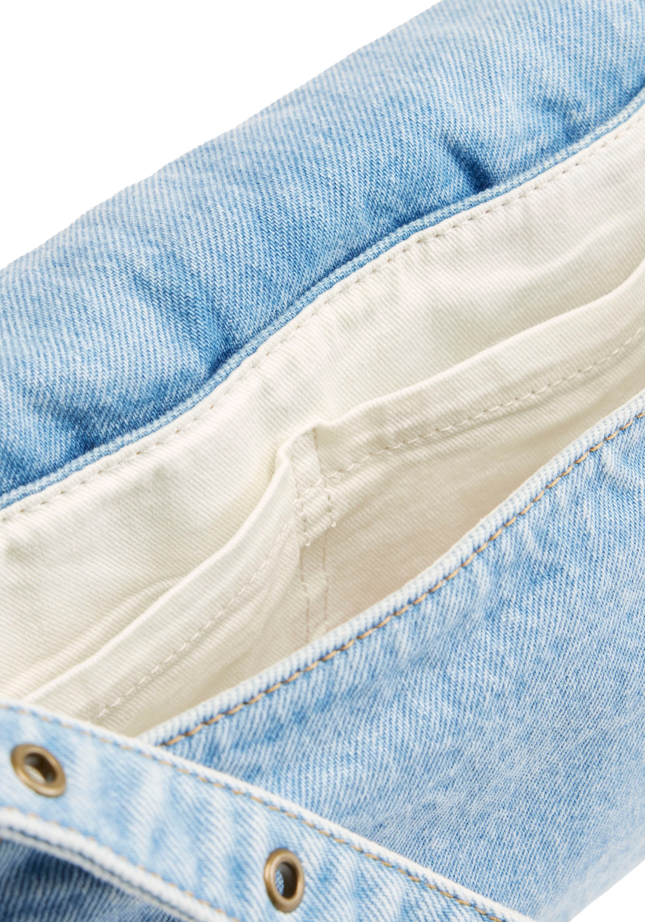 Levi's® Schultertasche mit Ziernähten