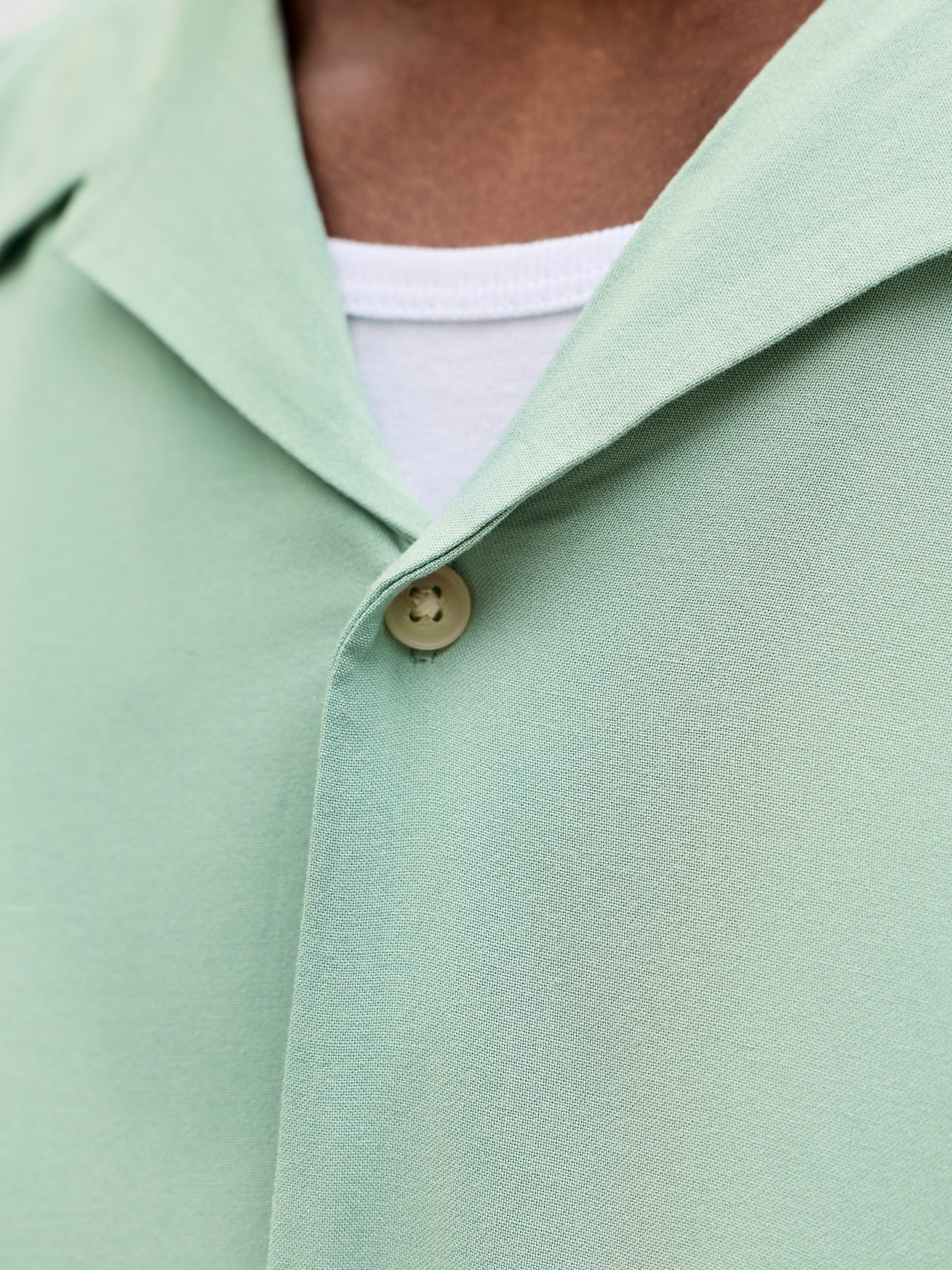 Jack & Jones Chemise à manches courtes »JJEJEFF RESORT SOLID SHIRT SS SN« Viskose, loose fit